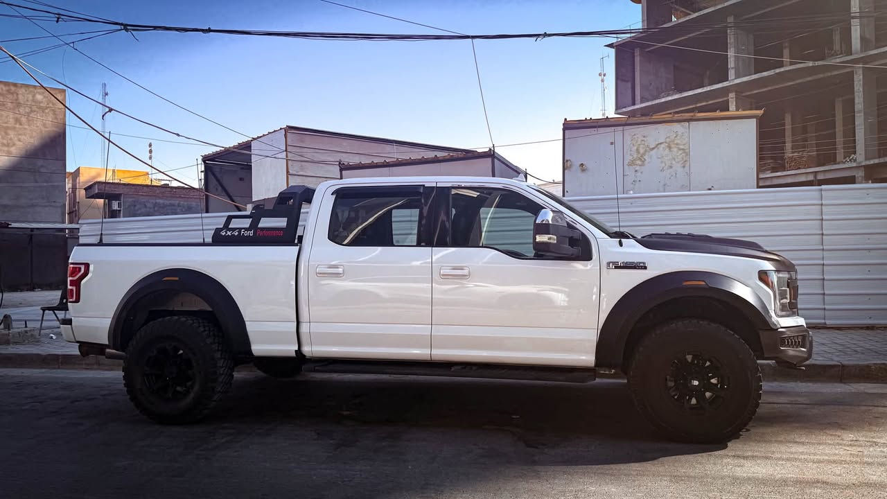 F150 لارييت فول مواصفات بانوراما 5000 v8
للبيع او مراوس (حسب القناعة)
فورد F-150 لاريت موديل 2018 محدثة رابتر بالكامل
📊 المسافة المقطوعة:٦٧ الف ميل 
🛠️ المحرك: 8 سلندر 5000 كير ١٠ نمر
وارد كندي ولا قطعة صبغ
 1FTFW1E5XJFC04516 رقم الشاصي

الاضافات والتزويد: (موجود وصولات بكل القطع)
مازدات رابتر مختمة فورد
شباك رابتر ١٦٠$
دعامية رابتر ٤٠٠$
تخم راجز وكام شفت ستيج 2
منظومة زينون ٤ عدسات 200$
تغليف جلد للارضية بالكامل 300$
ترفيع ٢،٥ انج 100$
نفخات جانبية ليد رابتر 300$
تايرات جبلي تخم جديد ١٠ طبقات بف كوتريدج $700
ويالة اصلية حجم 17
غلاف بدي
درع خلفي سيباية مع بروجكترات اربعة 350$
زوج مري F250 اصلي ام الاشارة 450$

• كير 10 نمر هيدروليك
• سقف بانوراما كامل
• شاشة كبيرة + كاميرا خلفية
• سستم صوت سوني 8 سماعات اعلى فئة
• كشنات جلد بالكامل الكشنات الأمامية كهربائية مع تدفئة
• فور ويل كير طرح تيبترونك مع 5 مودات قيادة
• زينون أصلي ٤ عدسات
• مرايات F-250 قابلة للتمديد يدويًا ام الاشارة
• جامة خلفية كهرباء بتحكم من السائق
 - دوسات البانزين والبريك كهربائيات
- هاندبريك بصمة
-حساسات خلفية 
- كامرتين خلفيات محيطية
• الأرضية مغلفة جلد فوق التغليف الأصلي
• دبة وسطية وبوابة إضافية – صوت طرب
• مرفوعة 2.5 إنج مع ويل 17 عرض 10 إنج
• تايرات 35/12.5 – الزوج الخلفي جديد
• كشافات بنيد فوق القمرة وخلف القمره
• نفخات الجاملغ رابتر بلصق (بدون براغي)
• كشنات خلفية قابله للرفع والطرح 
• باور انفيرتر شغال 100‎%‎ يفيد شحن بطارية السيارة + قدرة تشغيل إضاءة تخييم 
- تبريد قطعتين
• تحكم مري كهربائي 
• تحكم ستيرن جهتين 
• أوامر صوتية
• كروز سرعة
الضرر:  كندية بدون اي قطعة صبغ السيارة ولكن البجم محدث رابتر فيها اضرار باردة بسيطة و البجم بي طخة ولكن حتى الراديتر بلادي"
.

تفاصيل إضافية:
• خزان 140 لتر – يمشي من 800 إلى 1000 كم
• بطارية امرون 100 امبير اصلي
• رقم السيارة أربيل الدولي الجديد مدفوع ضريبة الحمل و هزة وبراد وسنوية جديدة باسمي
.
السعر ٢٤٠ ورقة مكاني بغداد
كل التفاصيل بالمنشور فقط الشراي يتصل واتشرف بالجميع🖤
***********
