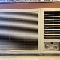 غراض للبيع مكيف نضيف وجديد سعره ٢٥٠ وبي مجال وكنتور سعره ١٥٠ وبي مجال ...