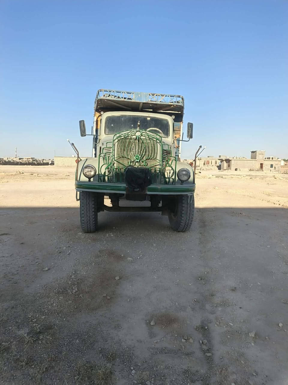بوز للبيع جاهزه للشقل السعر ب12 وبيه مجال الاستفسار عرقم ***********
