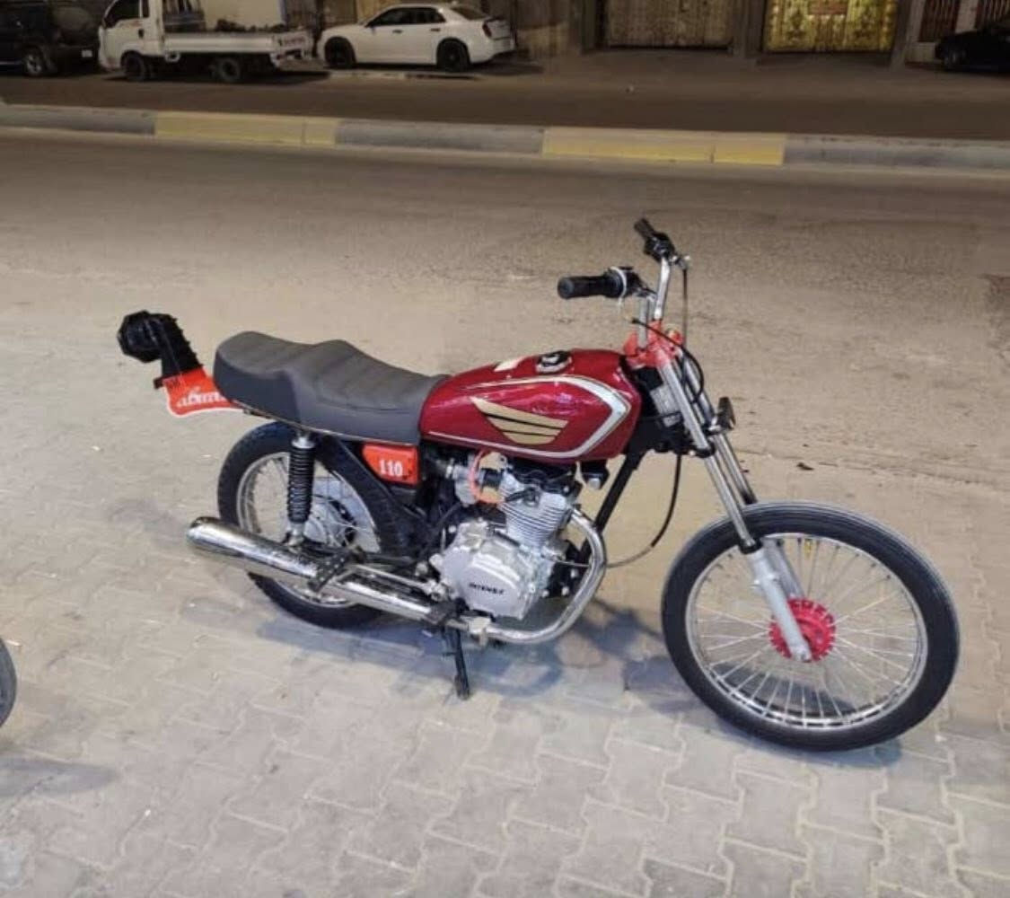 سلام عليكم دراجه ايراني رقم وسنويه انكليزي باسمي تعميره 26 شاصي 19 شلامجه تعميره كله جديده 
عنواني البصره كرمه علي حي سلام 
السعر 120 وبيهه مجال اخوان مستعجل كلش علا بيعتهه لئن محتاج واريد ابيعهه 
رقمي ***********
