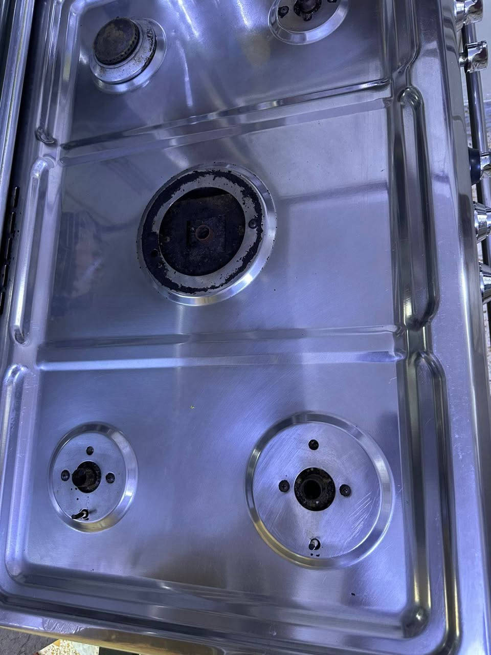 السلام عليكم .. طباخ خمس عيوني شغال جيد جدا سعره ب150
وجهاز جري نوعية جدا متينة سعره 250 
مكاني بغداد البلديات 
***********
