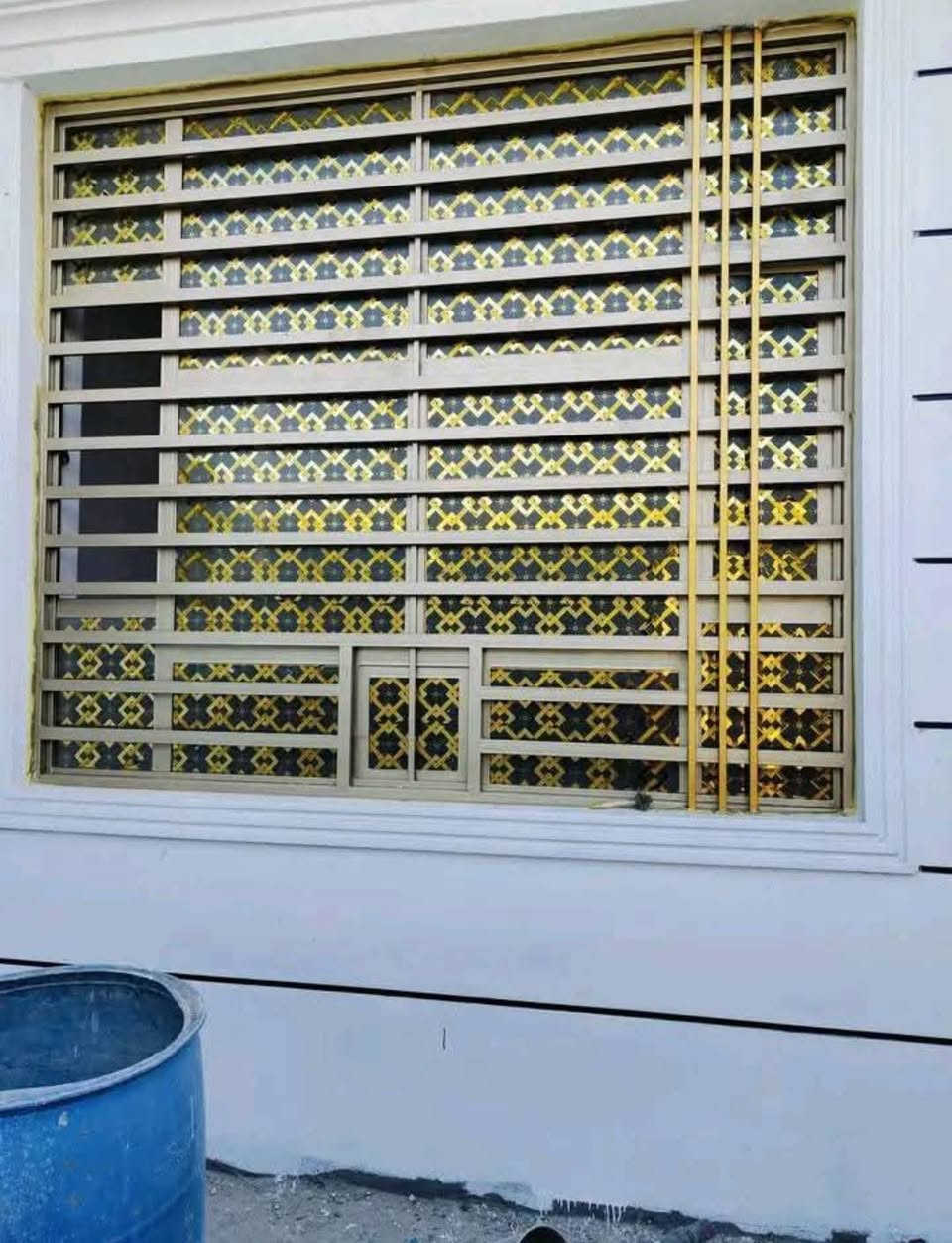 السلام عليكم تعهدات الشيباني لزجاج والمريا تركيب كافة انواع زجاج المنازل _حي النداء شارع مجمع بيتي قرب قصابية الميالي
*********** @إشارة
