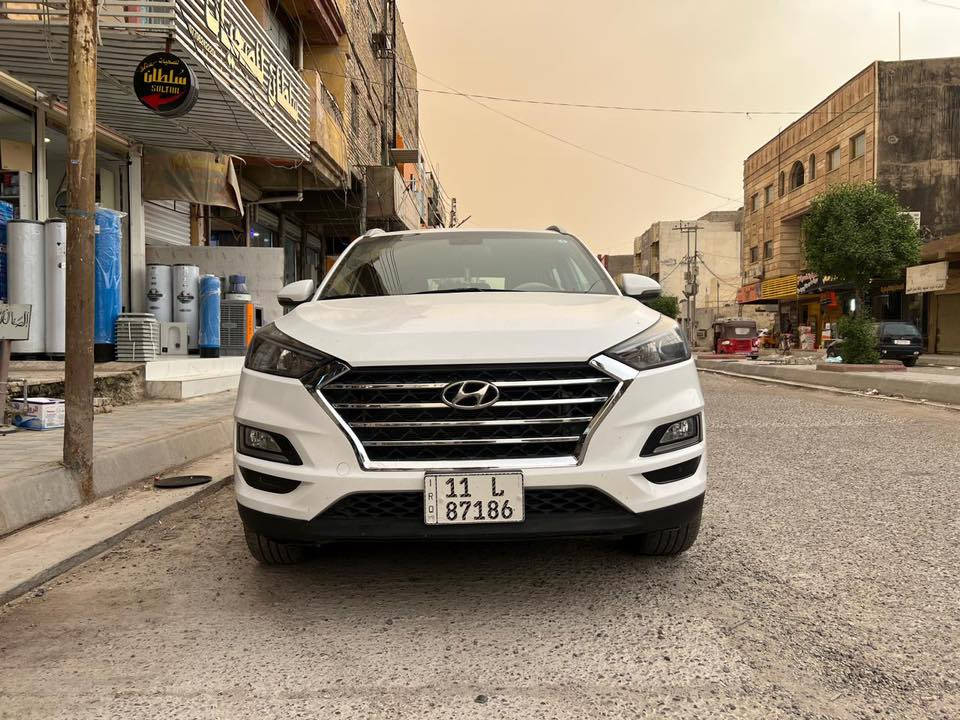 هونداي توسان خليجي
موديل ٢٠٢١ 
رقم بغداد الماني بسمي 
لون ابيض 
٤ سلندر ٥ راكب 
فوووووول مواصفات ١/١بدون فتحة@
بصمتين: تشغيل وتقفيل 
بردات خلفية اصلية 
كشنات جلد اصلي لونين قرميدي 
لايت اسود الكاصد 
كشنات ٢ كهرباء 
تشغيل عن بعد 
شاحن وايرلس 
شاشة كبيرة اندرويد 
كامرة دوارة اصلية 
مري شفط مع القفل 
حساس امامي وخلفي 
نظام ايكو درايف 
تحكم استيرن فول 
حاكية : ابلوتوث: اوكس 
شاشة اعطال بلدشبول 
كيجات السرعة زئبقية 
جي : بي: اس: خرائط طرق 
اريل اسود طيارة
هند بريك برجل 
تبريد ابيانو لمس 
تبريد قطعتين ثلج 
لد امامي وخلفي 
إشارة تشغيل عند الاستدارة
لايت زنون اصلي 
اضواء ترحيب بليدات 
علامة سورنتو بلدوسة 
يدات نيكل اصلي 
اشاير بلمري 
٥ ويل كب ١٩
تخم تاير جديد لك 
ماشية ٦٨ اصلي 
كير ومكينة وصدر وحدادية وتبريد كفالة عامة
بدون ضربة وتبديل واشخوط وبارد وصبغ كفالة عامة شرط بدون صبغ سيارة جاهزة وجديدة بارد إصبعين فقط 
سيارة جديدة مال بيت بية تراي مال زيرو 
الازكات مال الأرضية بعدهن موجودات
الرقم الدولي الجديد / هزة جديدة / سنوية جديدة 
البصمة الثانية ممستخدمة / كتلوكات الشركة موجودات
السعر ١٨٩$
***********
