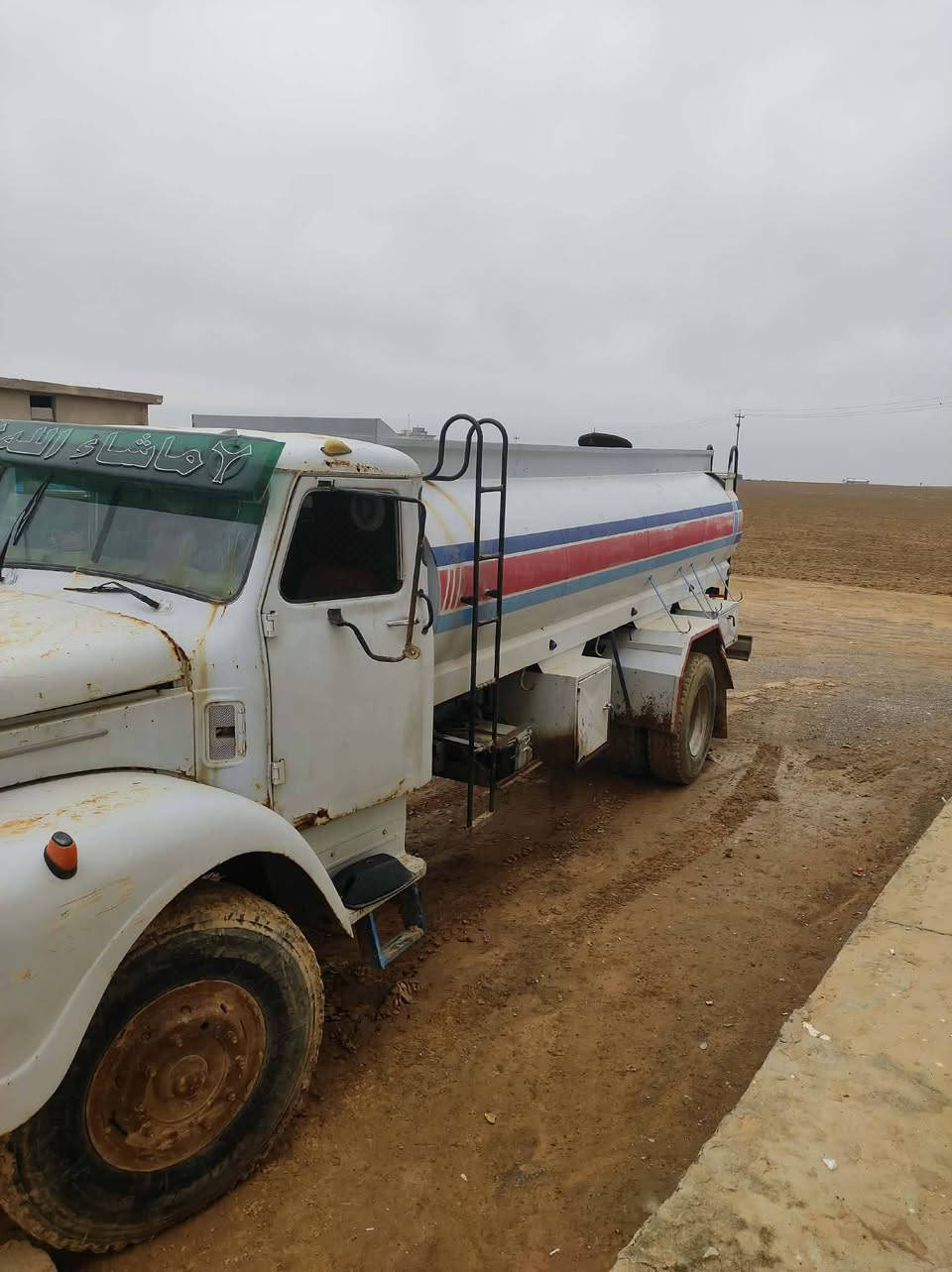 اسكانا 111 تنكر للبيع حمول 11الف تانكي مغلون رقم نينوى
***********/رقم الجوال
