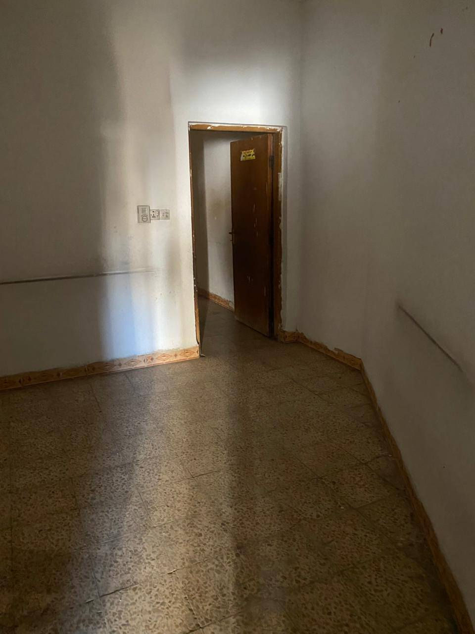 بيت للايجار في التقية الثانية شارع المستوصف
طابقين يحتوي على غرفتين و صالة ومطبخ وصحيات وطارمه 

ايجاره 350 شامل اجور الماء والكهرباء
 #للاستفسار 
او مراسله الصفحة أو واتساب او الاتصال ع الأرقام التأليه 
   ***********
https://wa.me/message/54I3LYHRG7YFG1
#العفلوگي_للعقار_اكبر_بيج_عقارات_في_الديوانية
#بيت #دار #عقار #ارض #الديوانية
