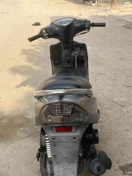 سلام عليكم دراجه ماكس رمبه قبل شهرين نازله برغي ممفتوح بيها بس دبلها الكدام مبدل الدراجه جديده بمعنى الكلمه سعر ٨٠٠ العنوان بغداد رقم ***********
