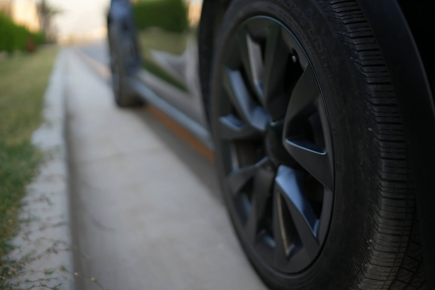 للبيع تيسلا 2023
موديل x  
اعلى صنف 5 مقاعد
 Tesla X Plaid
1020 حصان اعلى صنف
تقطع مسافة بالشحنة الواحدة اكثر من 600km
غرفة لون  بلاك مميزة جدا 
ويل قياس 22 انج
سقف كامل بانوراما
نظام صوتي 22 سماعه 1000 وات خيالي
معالج AMD قوي جدا بشغل GTA V واي لعبه من Steam على شاشات السياره
كاميرات 360 درجة 
اخر اصدار من كراسي التيسلا
 نظام التعليق هيدروليك Raven
شاشة خلفية كامل التحكم 
شاحن لاسلكي عدد 4 2 امامي و 2 خلفي 
لايتات اماميه ليد ادابتف 
كراسي حامي بارد امامي خلفي 
نظام الاوتوبايلوت 3.0 FSD السائق الآلي 
أبواب كهربائية امامية وخلفية مع خاصية الفتح التلقائي 
تحكم كامل بالسيارة عن طريق التلفون
فول مواصفات. 1/1 
3 ماطور

موقع بغداد
ورقمها بغداد

☎️ ***********
