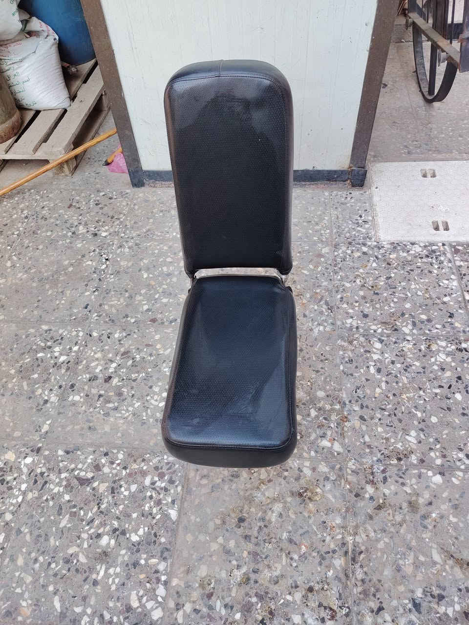 السلام عليكم عندي هاي السيبإيه مال دوج كردفان وهذا الكشن الوسط عمل وعندي عبوه فيت بن كامله مال دوج سعرهن٢٥٠  الاتصال عل هذا الرقم
***********
