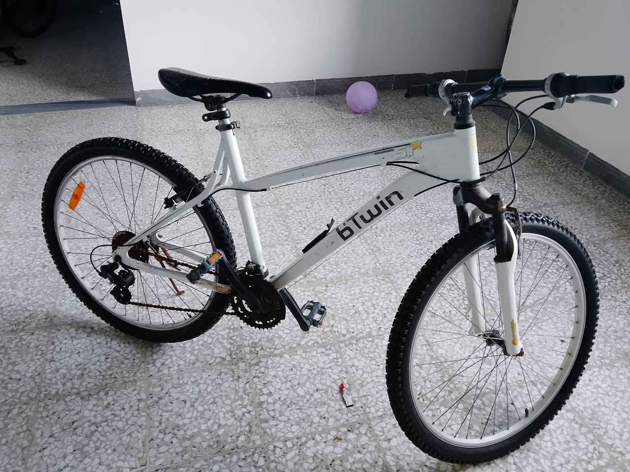 بايسكل للبيع مكان موصل السعر 100 أو بي مجال اتصال على رقم او عل خاص ***********
