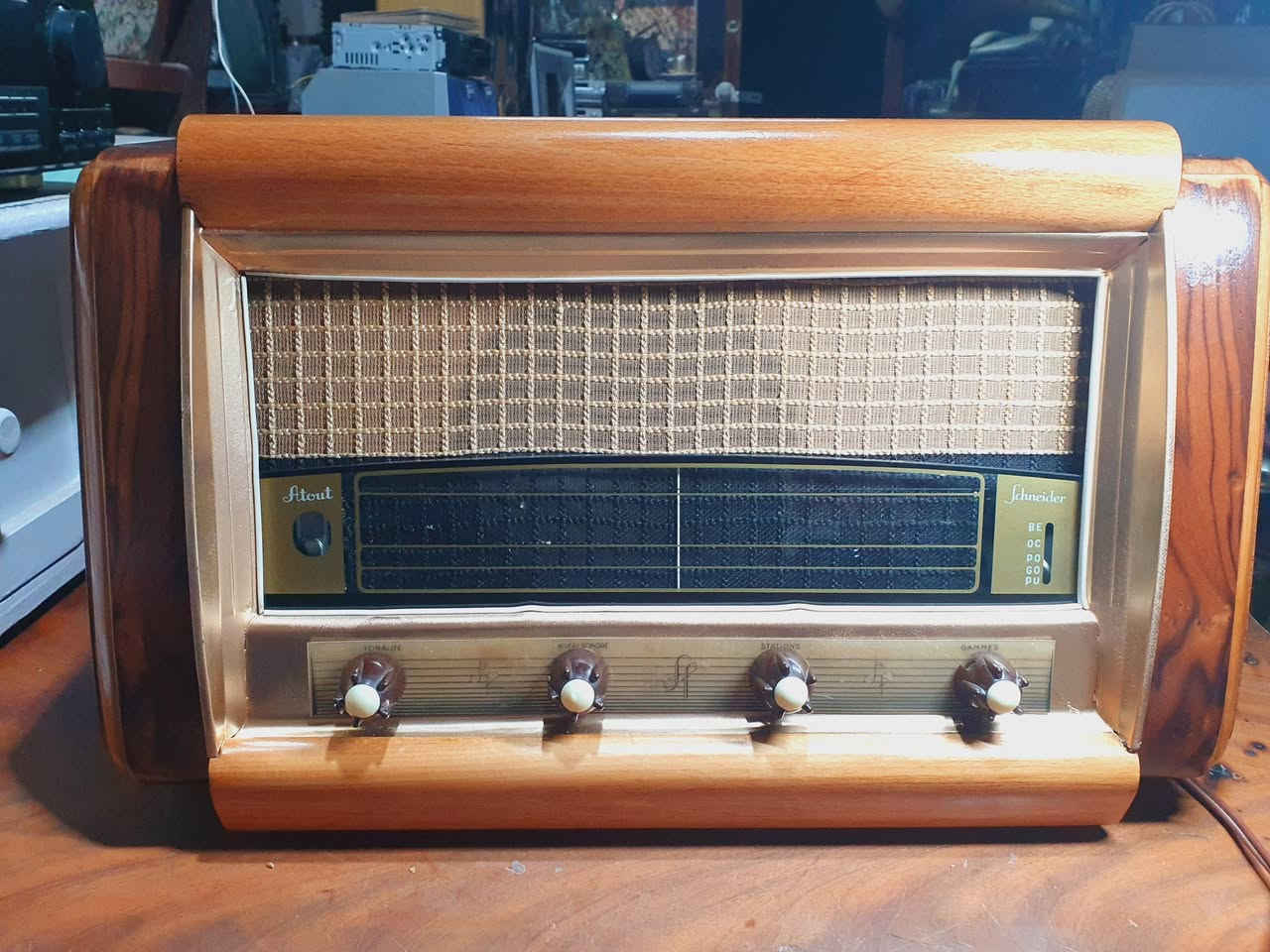 توب نظافه 
شغال ٤ موجات من غير ال fm
التواصل عبر الخاص والتوصيل متاح .


**إذا كنت صاحب هذا الإعلان وتريد حذفه لأي سبب، رجاءا أرسل رسالة إلى الدعم الفني**