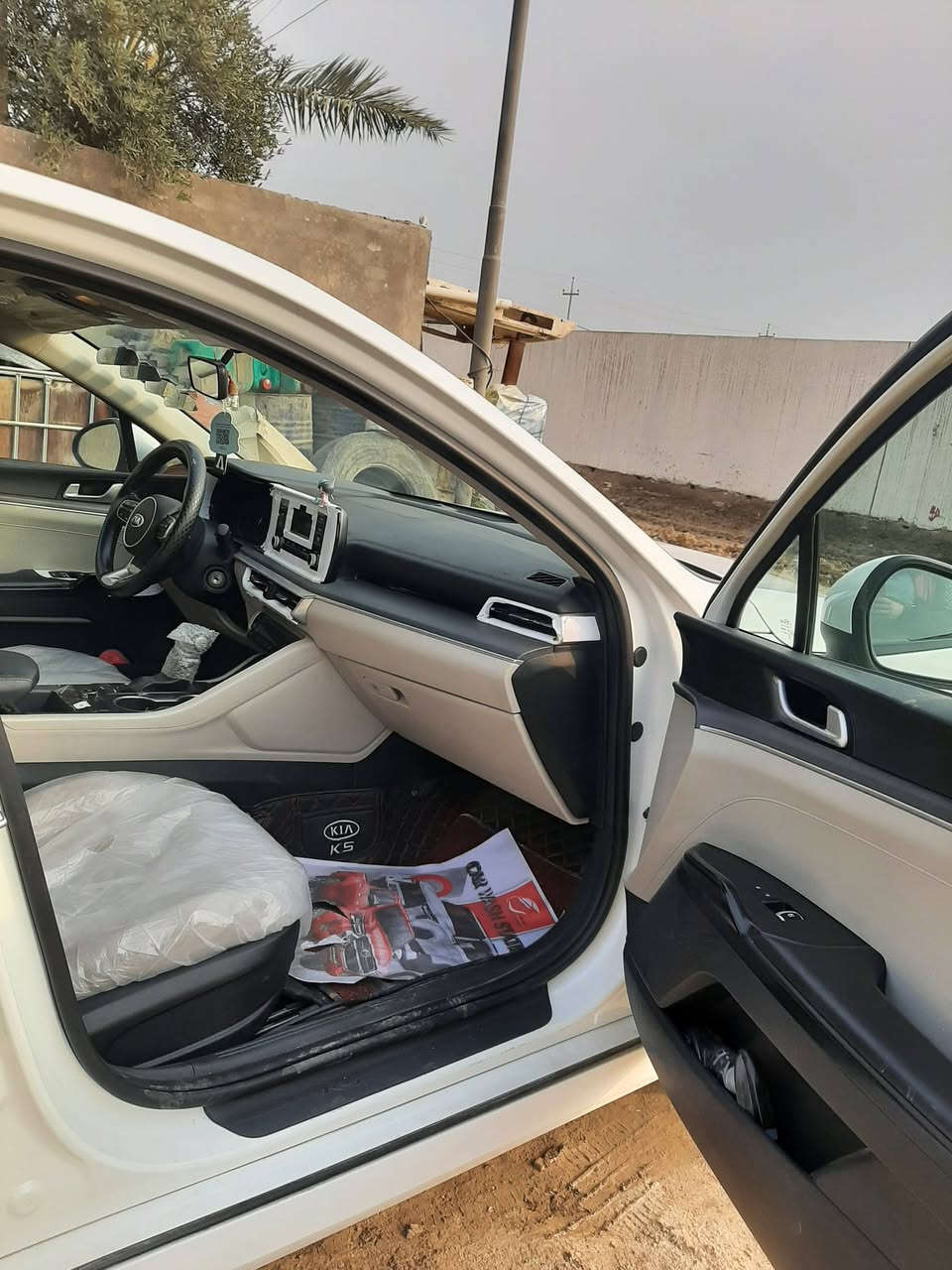 السلام عليكم
كي فايف للبيع موديل 21
خليجي ماشيه 74
مكفوله البارد ولصبغ وتبديل 
بيه رصعتين وبيه طخه موجودات بلسونار 
بسمي انكليزي بغداد 
مكينه دوش المرغوب 
مكينه كير مكفولات على وضع الشركه 
بابل الحمزه الغربي 
***********
السعر 180
