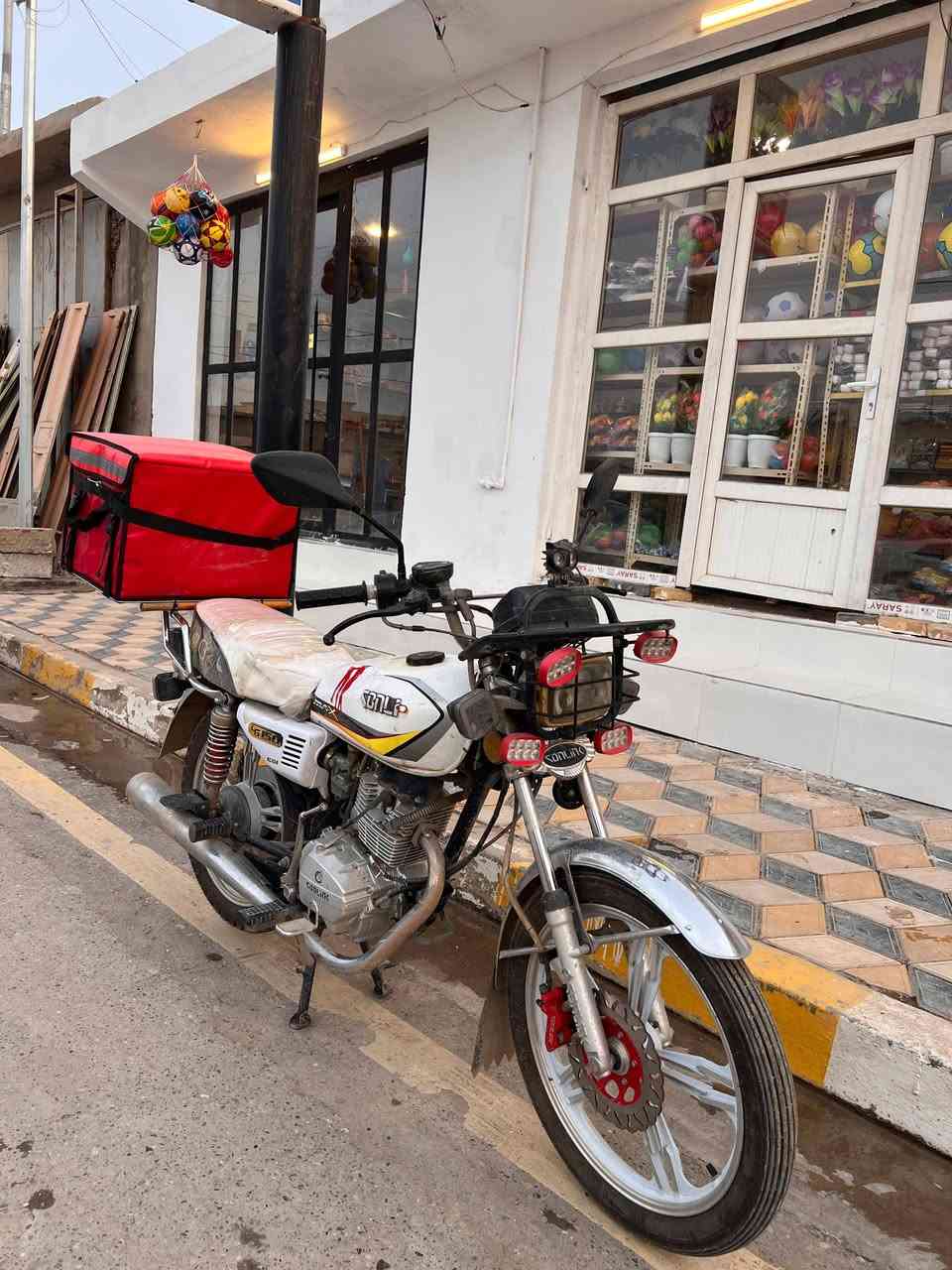 سيفان موديل 22 للبيع بسعر 550 وبي مجال قليل مكاني بيجي قرية المزرعه
***********
