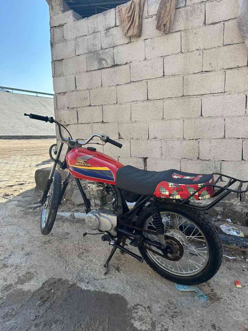 نامه شلامجه تعمير دراجه تخبل وغراض كله جديد كشن تفصال تانكي اصلي دبلات تايرات زوج توه شادهن كابريته ربع ماتصرف عليه مكينه نضيفه خرسه نهضه ومعدل ماتنكض سعره ٣٧٥ مجال قليل مكاني كزيزه رقمي ***********
