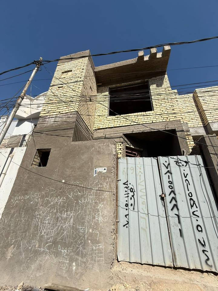 بيت للبيع حي ابو طالب 100م طابقين 3 غرف اضافة هول واستقبال ومطبخ وصحيات 
رقم صاحب الدار للتفاصيل
‭***********‬
