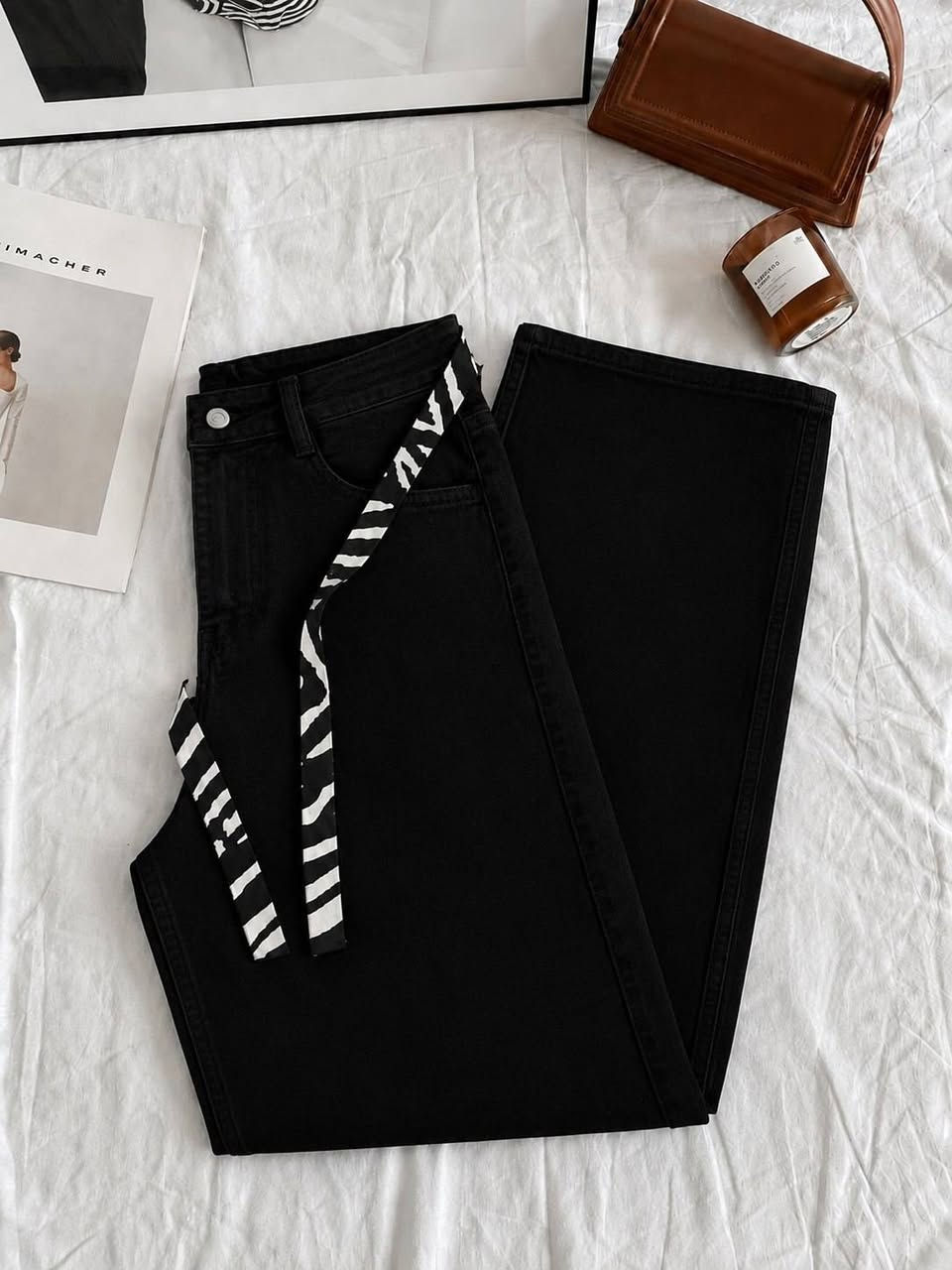 بنطلون بَكي ترند 2026 😍❤️

ستايل عصري بقصّة Baggy الواسعة المريحة، يمنحك إطلالة كاجوال أنيقة ومواكبة للموضة. 👖

✔️ قماش جينز تركي 🇹🇷🇹🇷 عالي الجودة، ناعم ومريح باللبس اليومي.
✔️ قصّة واسعة حديثة تعطي حرية بالحركة 💕
✔️ خصر مريح مع حزام قماش بدزاين أنيق يضيف لمسة عصرية.
✔️ سهل التنسيق مع القمصان، التيشيرتات والسبورتات 

القياسات / 38 / 40 / 42 / 44 / 46 / 48 /
🚘 يوجد خدمة توصيل لجميع محافظات العراق


**إذا كنت صاحب هذا الإعلان وتريد حذفه لأي سبب، رجاءا أرسل رسالة إلى الدعم الفني**
