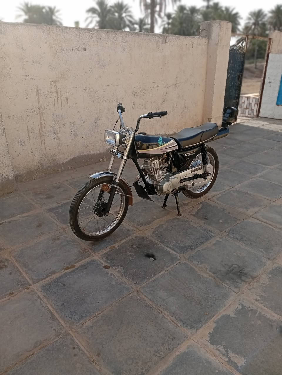 سلام عليكم دراجه البيع كلك كلك دراجه موديل 22تعمير المو شراي لا ينتصل جديد السعر 450وبيه مجال العنوان الناصريه الغراف الستفسار الرقم ***********
