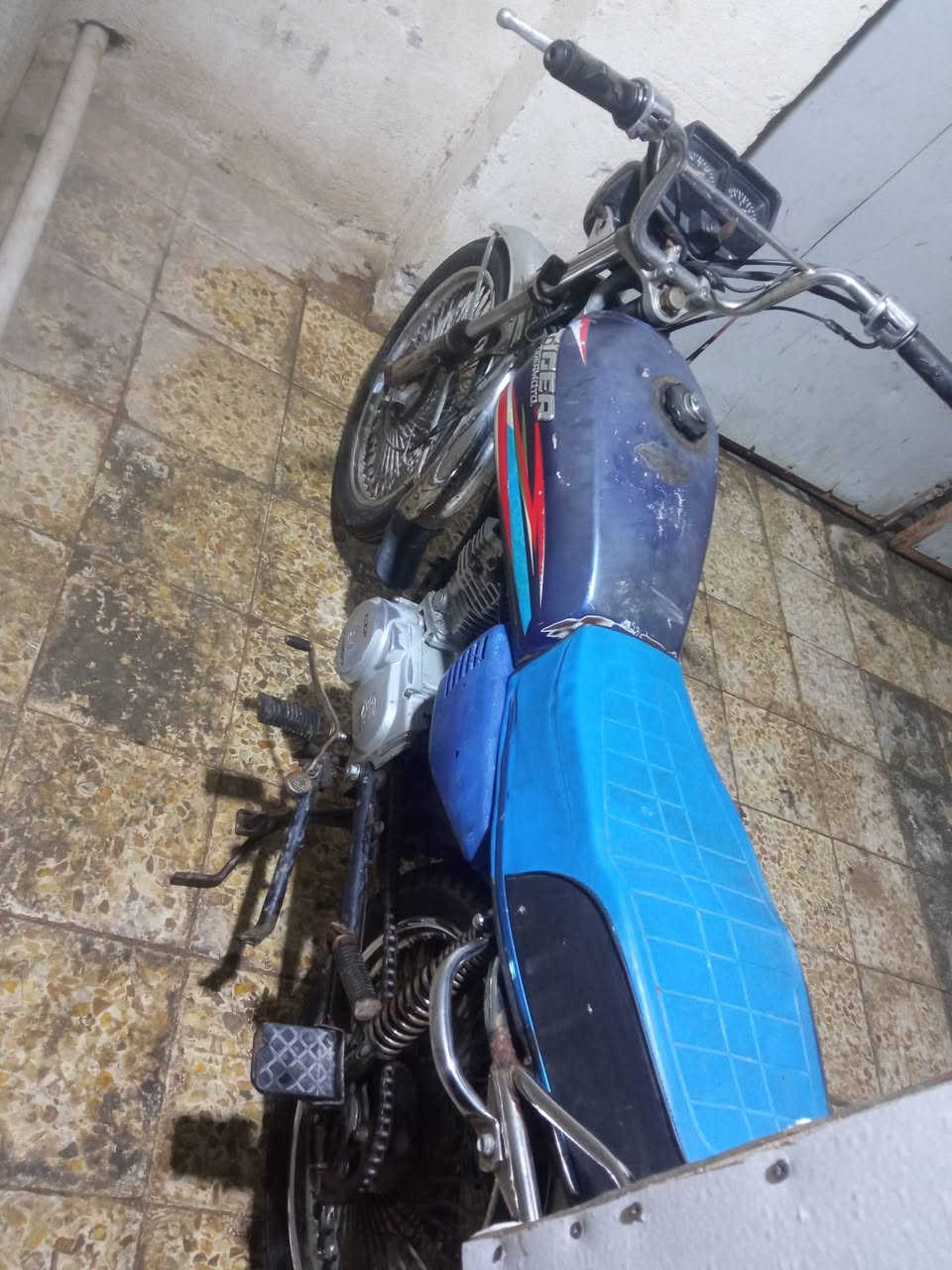 سلام عليكم دراجه للبيع كلك كلك كامله نضيفه ماعايزه شي محرك مفتوح العنوان كوفه ميسان السعر350 مع المجال***********
