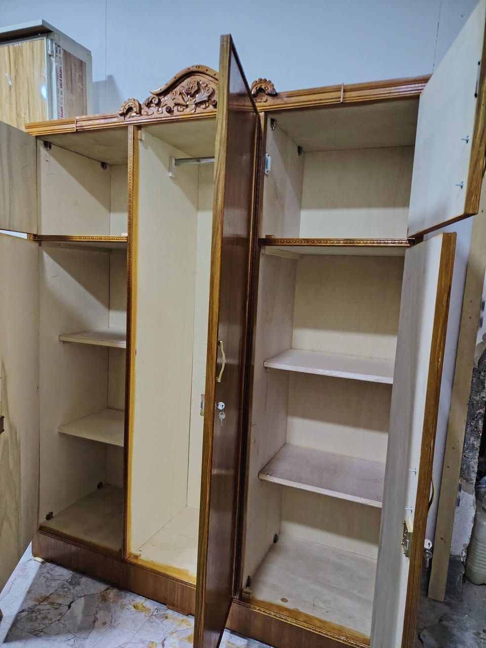 بسم الله 😍😍
كنتور 3 باب طابقين  عمل راقي مرتب

السعر 385 مع النقل والتوصيل مجاني داخل حديثة

الموقع الجديد حديثة السبحاني مجاور متوسطة الزهراء *********** أبو وسيم
