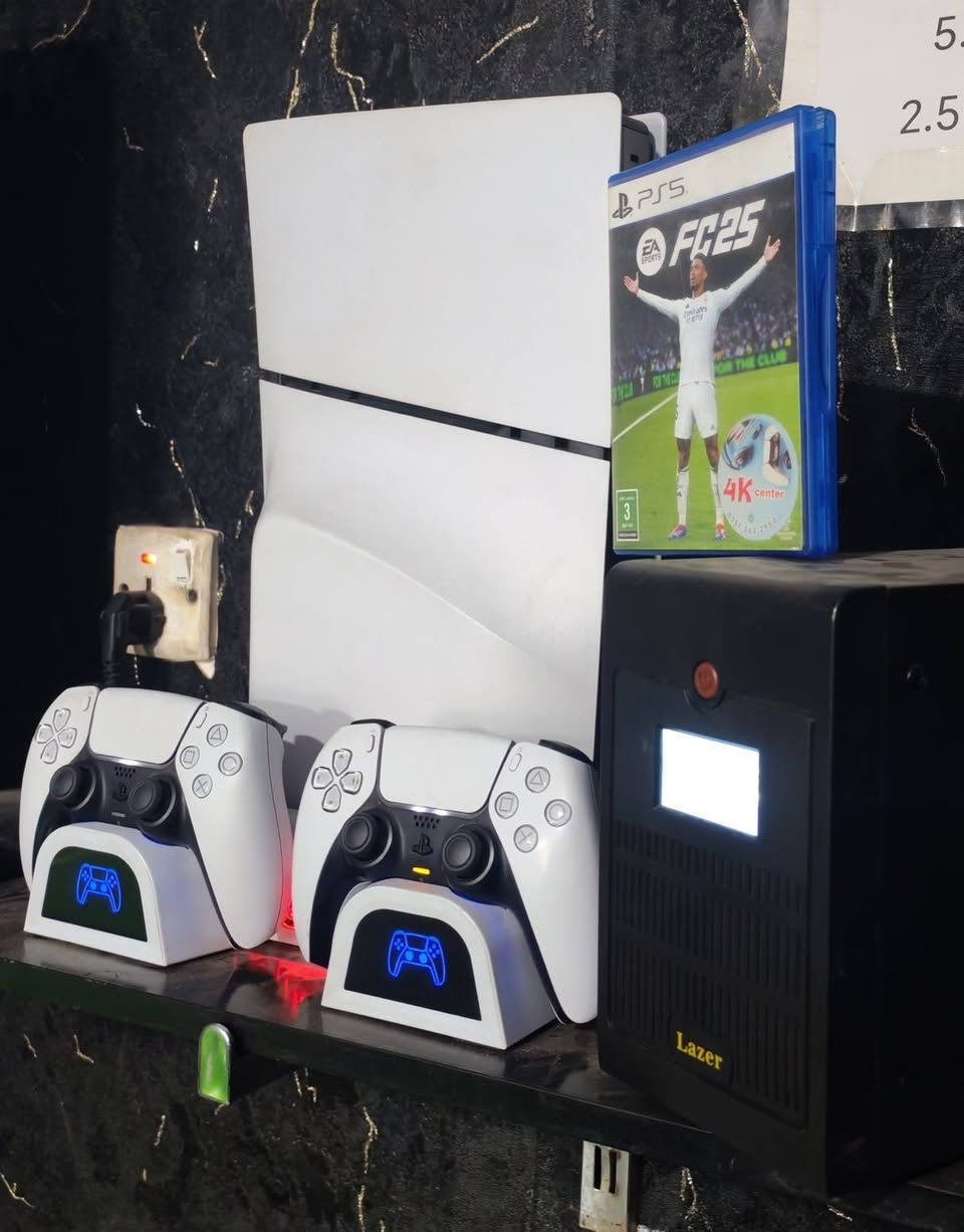 السلام عليكم
بلي 5 اسلم طافي الحديث
استعمال شهرين فقط يعني الجديد
وحده تخزين 1 تيره
كرتونه مع المحقات كامل
جوستك عداد 2
قاعدات شحن+مروحه
يوبي اس اون لاين 1كيفي
قرص فيفيه 25 
السعر ٨٧٥ الف
رقم الهاتف ***********
مكاني بغداد حي الجهاد
