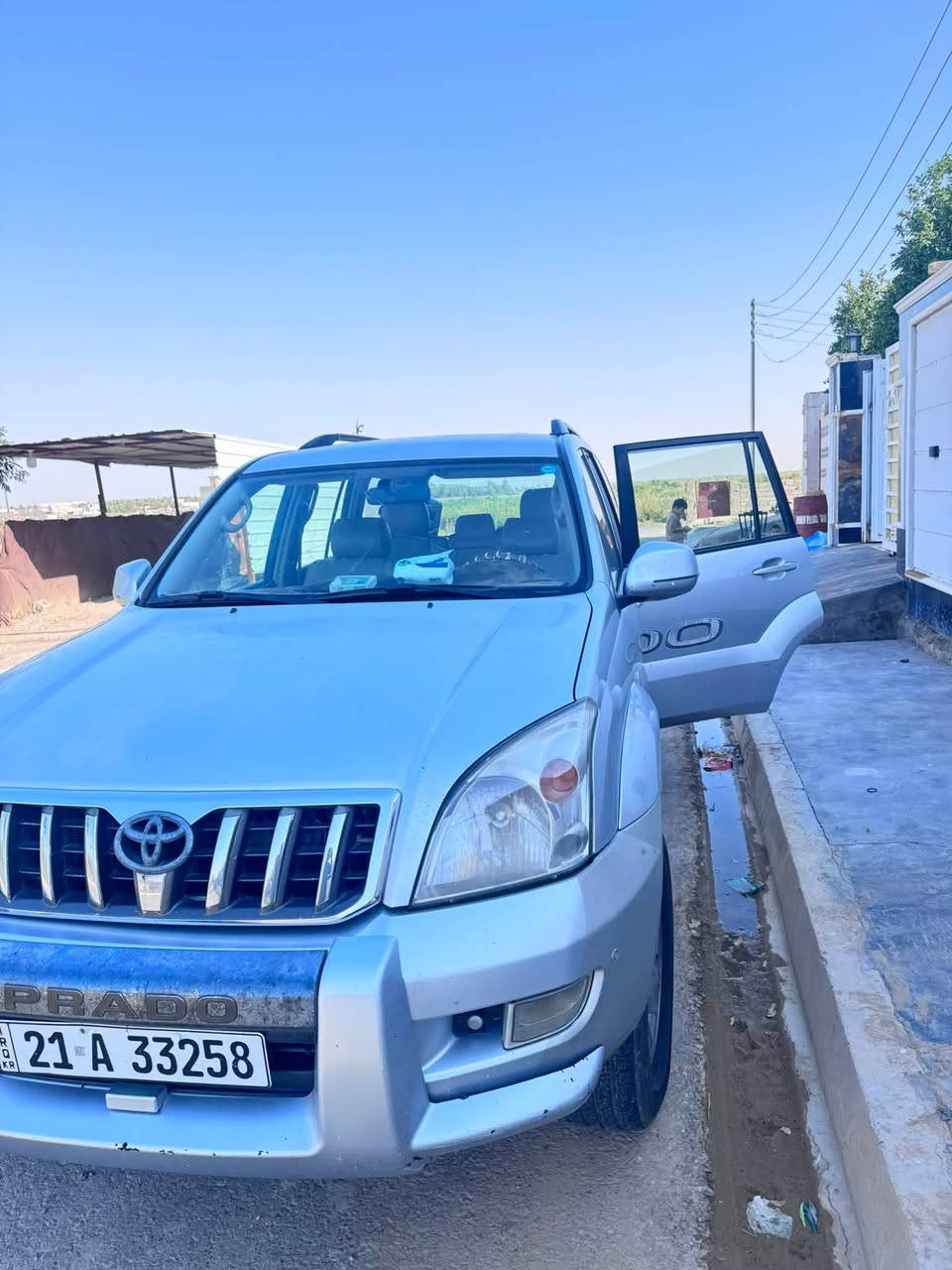 برادو ٢٠٠٩ كويتي
٤ سلندر لون سلفر 
رقم سليمانية  سنويه لغاية ٢٠٢٨
مكينه ما مفتوحة بلاديه 
نظافة ٨٥% 
تخم تاير باتري جديد حدادية جديدة 
شويه جراد باللون بالبنيد والقمارة فقط 
السعر ١٦٠ ورقة وبيها مجال بسيط
موبايل/ ***********

