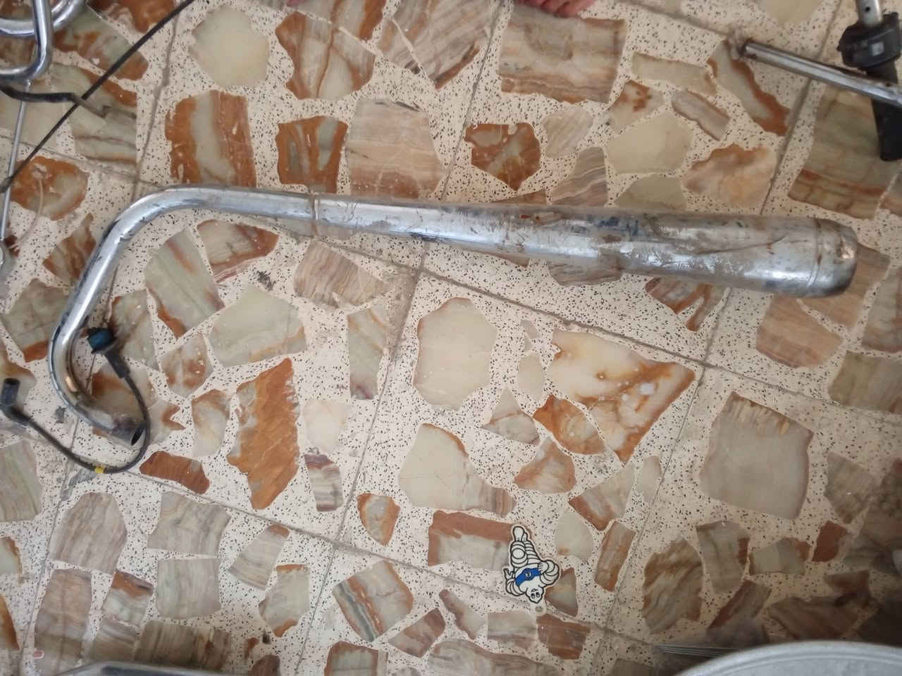السلام عليكم غراض تفصيخ شتريد موجود مكينه وشاصي ووياله كلشي موجود مكاني بغداد الشعب ***********
