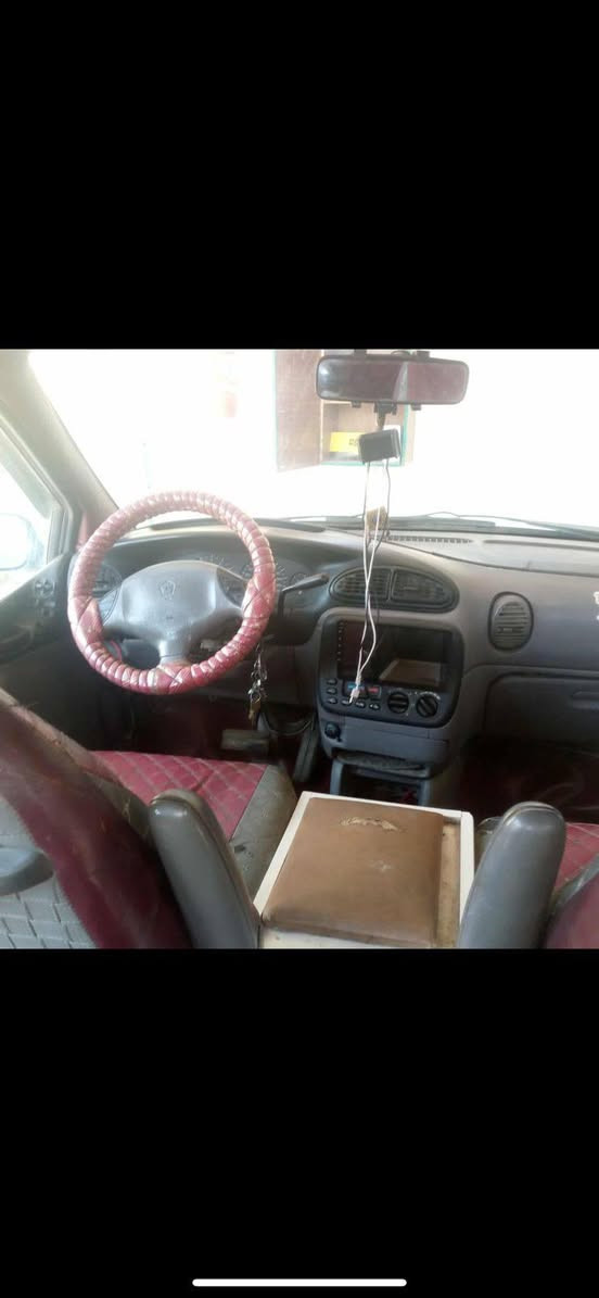 سلام عليكم الشراي يخابر 
كرفان موديل ٢٠٠٠ سياره محرك كايم شغاله وتمشي
ب٤٠ ومجال بسيط بغداد راعيهه يريد تحويل 
مكانها دوره جمعيه خيرالله
***********
