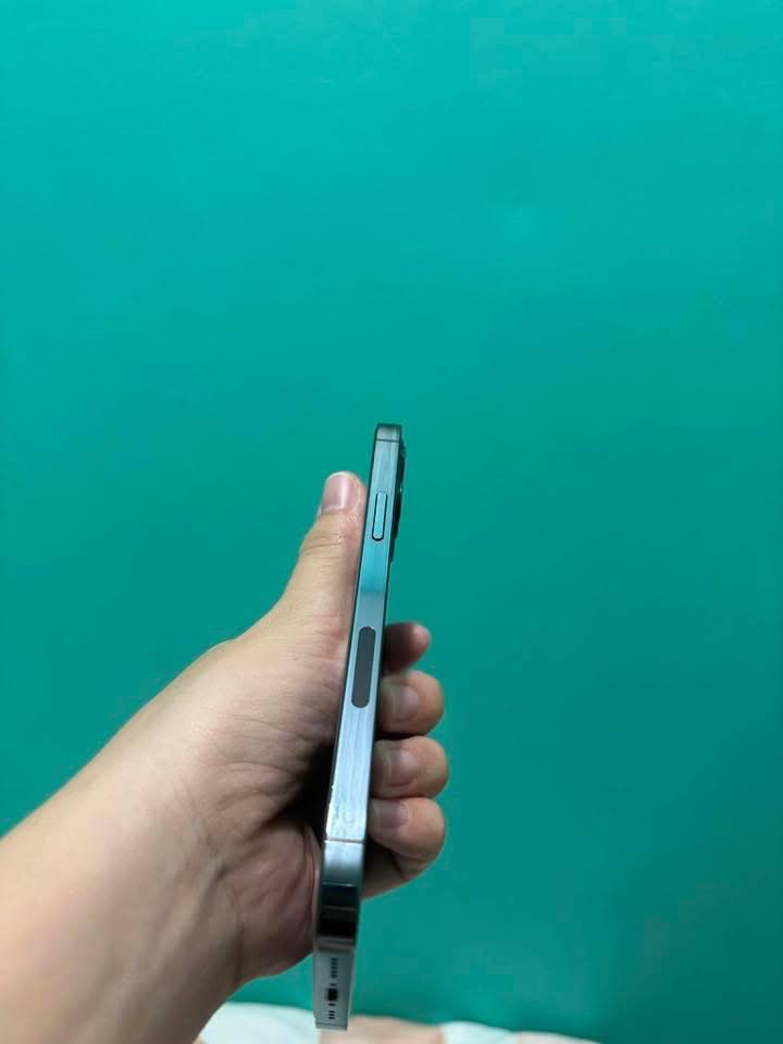 ايفون 12 برو فقط ذاكره 128 بطاريه 76 جهاز مكفول ممبدل بي ايشي كلش نضيف وكله شغال رايده 300 نهائي مكاني بغداد غزاليه ***********
