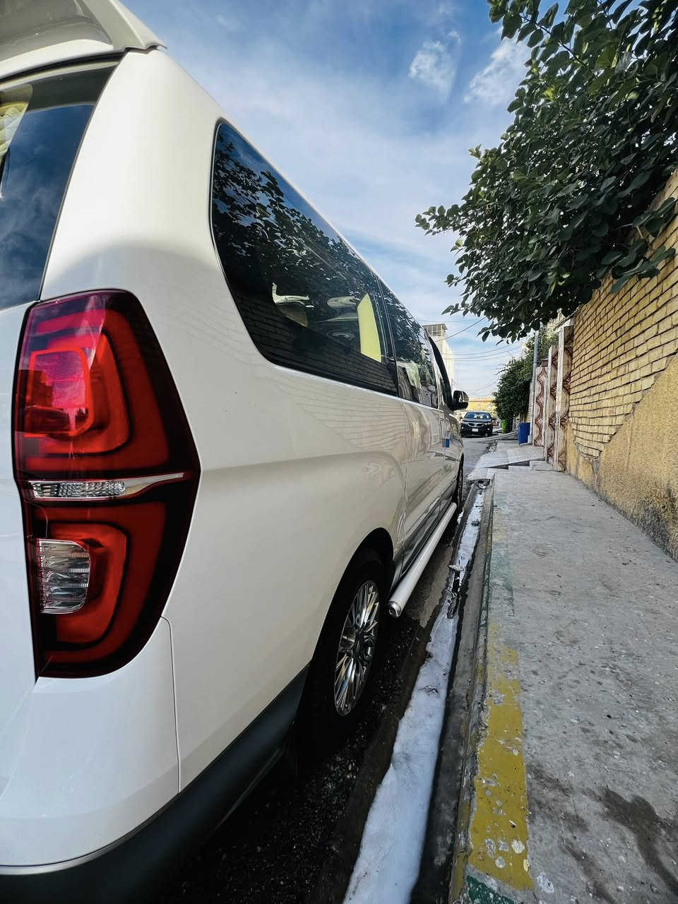 سلام عليكم استاركس مفتوح موديل 2020 ماشيه 80 الف حقيقي سياره جديدة خير من الله رقم بغداد دولي 
***********
