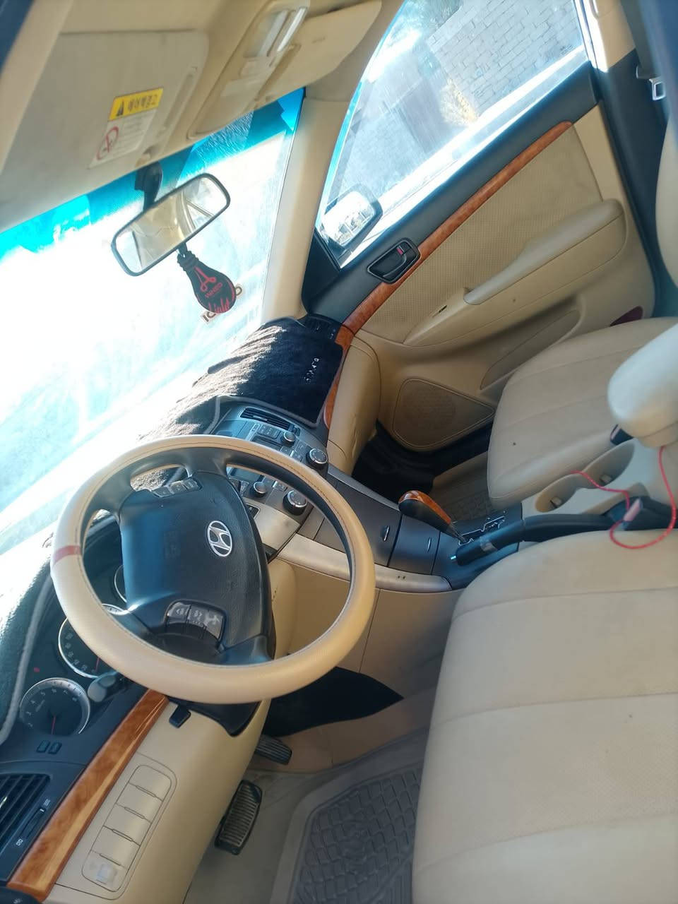 السلام عليكم سوناتا للبيع محرك 2000
خليجي 
سياره جديده حيل 

ارقام وسنويه جديده 
***********
