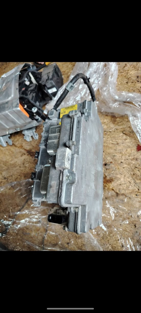 من رخصة الادمن
للبيع كيا نيرو 2017  تفصيخ 
محرك كامل 
انفيرتر
بطارية 
دشبول 
ابواب 2
نواعم 
تباع كاملة جملة 
للتواصل ***********
***********
