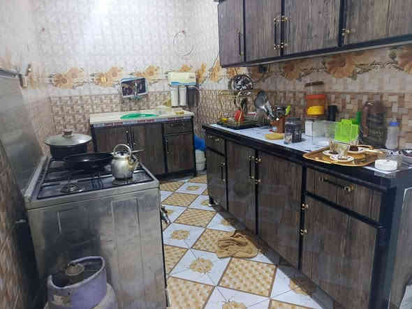 الدار للبيع المساحه 100متر سعر مناسب ب 32 طابو زراعي سند 25 الموقع حي السجاد على بزل 
يتكون من غرفه نوم وستقبال وصاله ومطبخ مجمع صحي خارجي بناء بلوك السقف شيلمان 
أي استفسار إتصال على الرقم التالي واتساب ***********
أو مراجعة مكتب ابو زهراء التميمي شارع المواكب مقابل حسينية الخزرج
