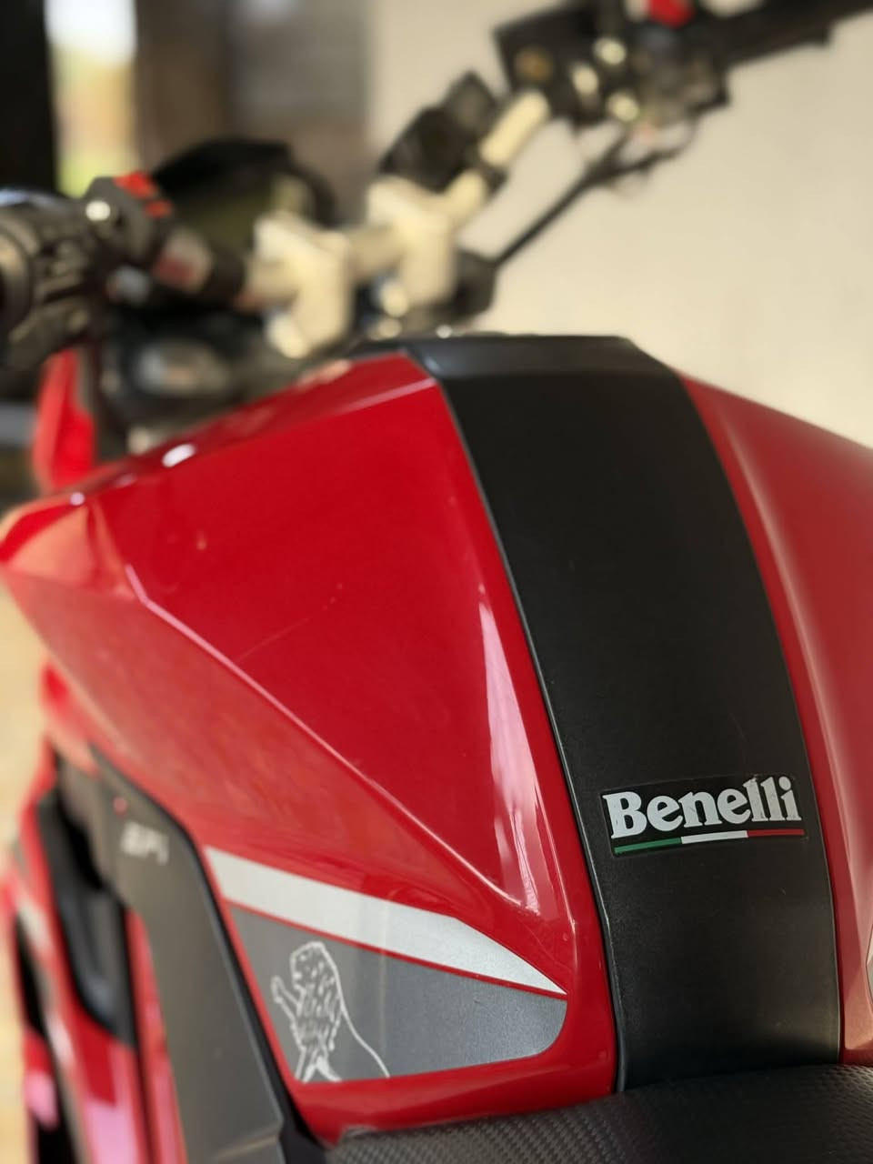 دراجة بنلي 150 cc
نظيفة وجديدة وممشتغل بيهة دلفري على كد الجيم استخدام قليل
مرقم بغداد والسنوية ب اسم عجلة الخليج ومستوفي القسوطات 
معروضة بمليونين و ٦٥٠ الف 
المكان بغداد ابو غريب 
هذا صاحب الدراجة عبدالله سامي 
رقم  ***********
