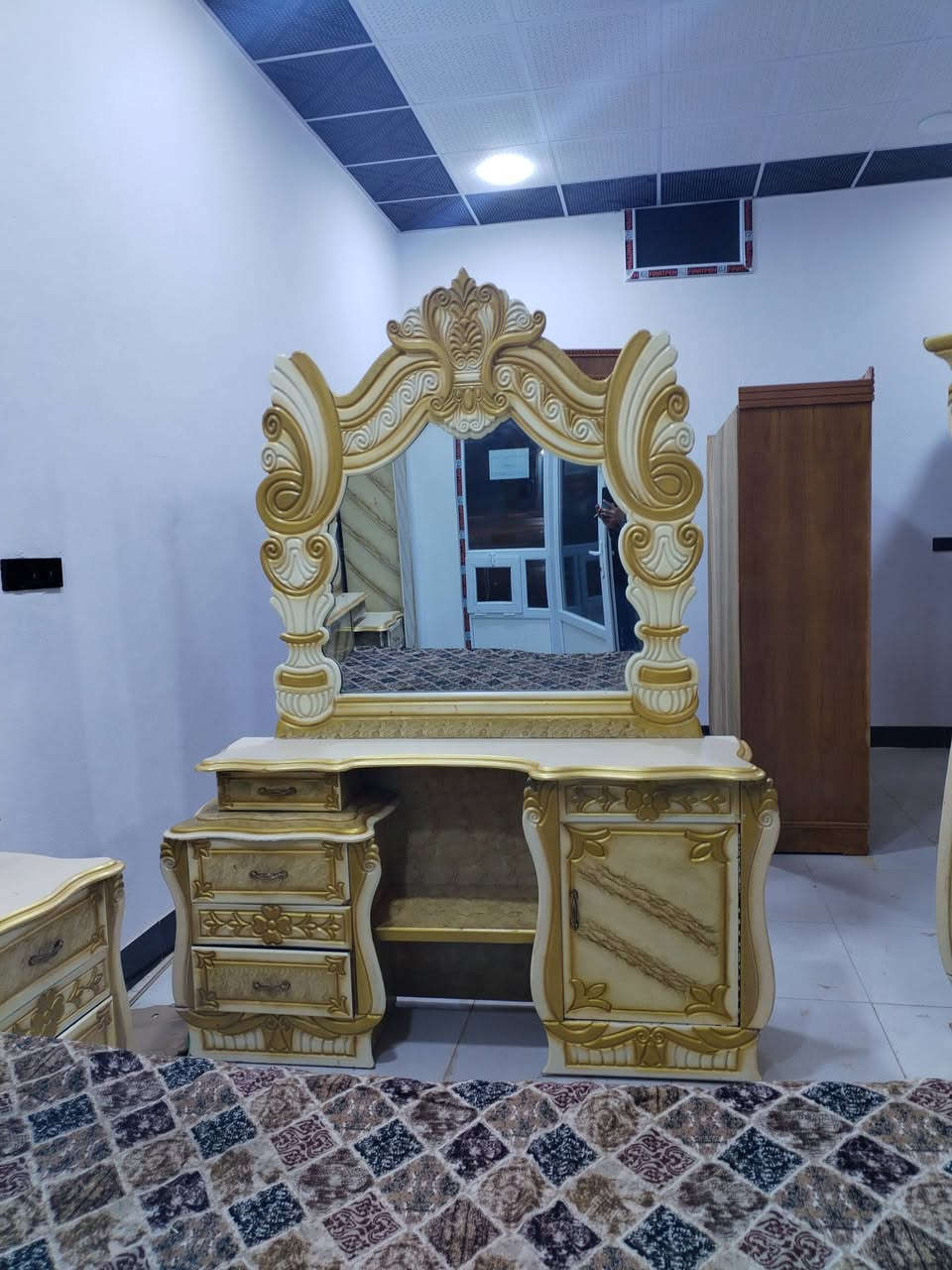 - خشب عراقي فول"   🚪
- غرف نوم" 🔥🪵
- كناتير باب" 2/3/4/5🚪
- بوفيات" قـ متر ونص 2 مـ 3 مـ
- العنوان" الـرمانةة البـعبيد
- للـستفسار"وتسـاب ***********
