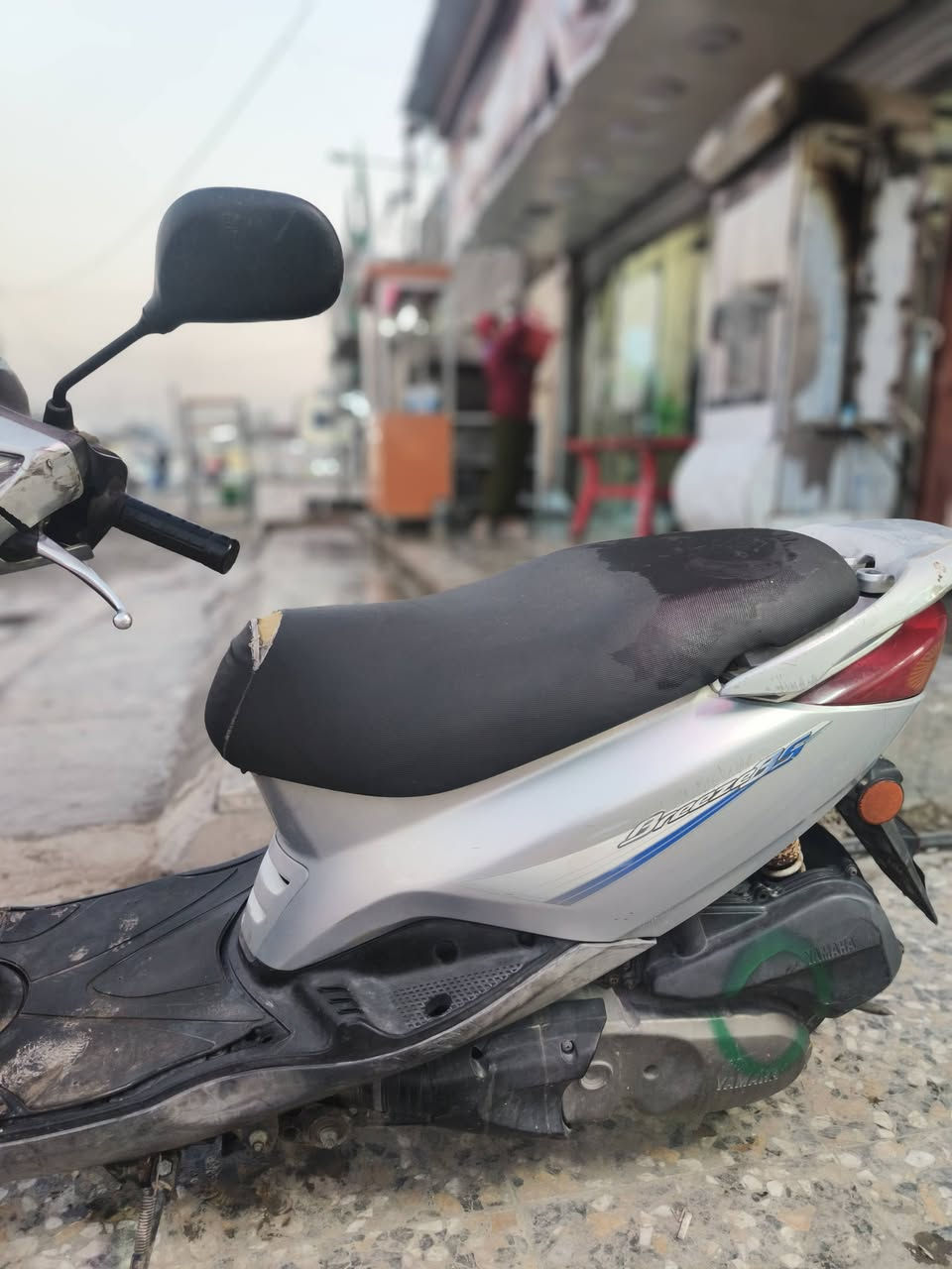 سلام عليكم دراجه بغبغاء دراجه كفاله عامه مابيها اي نقص  / النقص فقط استان دراجه رمبه صالهة نازله من الرمبه  شهرين النتصال على ***********
