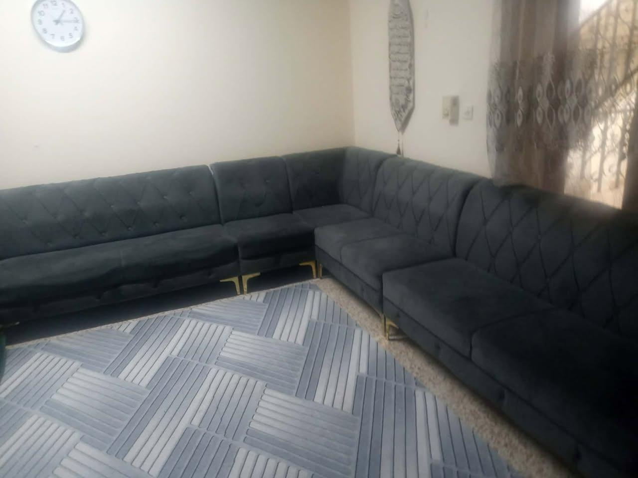 سلام عليكم ديوان للبيع نضيف جدا نضافه 95%سعره مناسب 175بي مجال لشراي ***********
