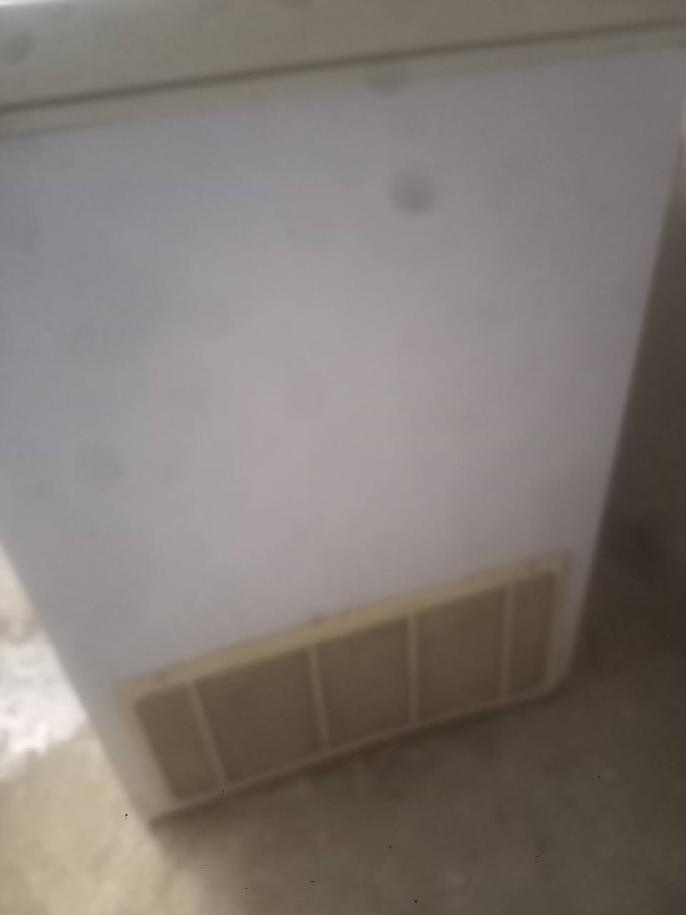 سلام عليكم مجمده للبيع ب 100 وبيهة مجال العنوان الزعفرانيه الرقم *********** بي وتساب
