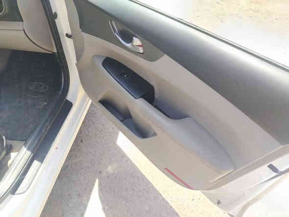 السلام عليكم للبيع موديل ٢٠ خليجي  بيه صبغ جاملغ خلفي وحافه البنيد وبارد مكان بغداد اعطيفيه الرقم *********** السعر ١٤٠ وبي مجال
