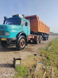 مارسيدس تريله قلاب82 للبيع راس وعربه جاهزه للعمل  تخم تاير  راس وعربه....