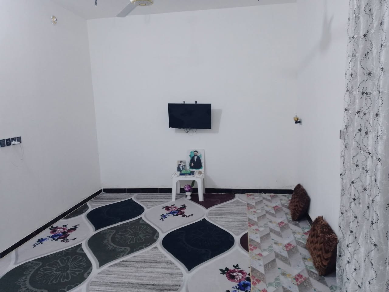 سلام عليكم بيت للبيع زراعي وره البراز بيت جديد غرفتين وصاله وبطبخ ***********
