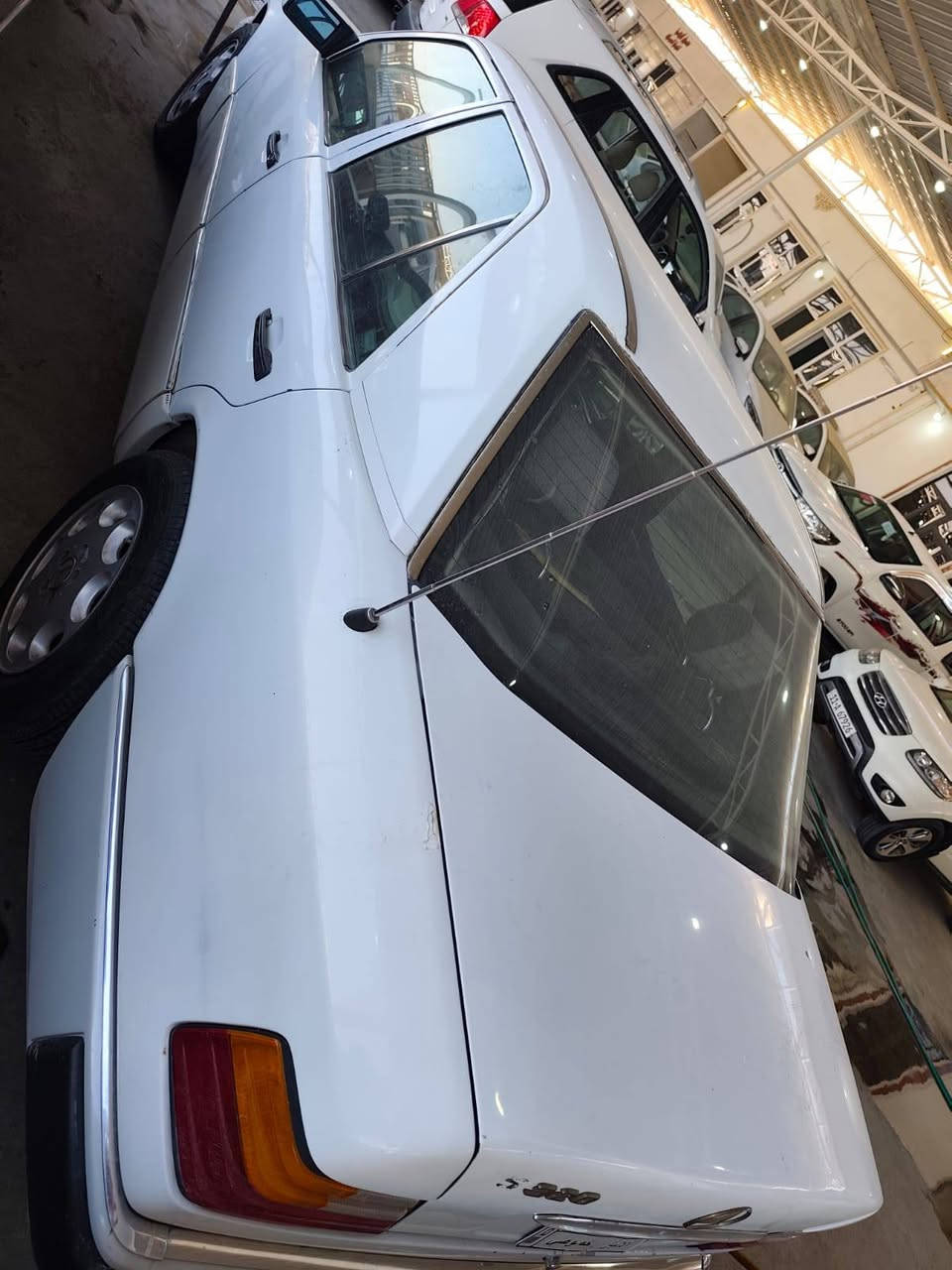 السلام عليكم سياره للبيع مستعجل مارسيدس 1991رقم بغداد تحويل مباشر سياره نظيفه جاهز اي نقص مابيها كلها على ابلاد كير محرك تبريد كهربائيات كلها شغاله السعر 60اوبيها مجال للشراي *********** / *********** مكان معارض مدخل بغداد اليوسفيه
