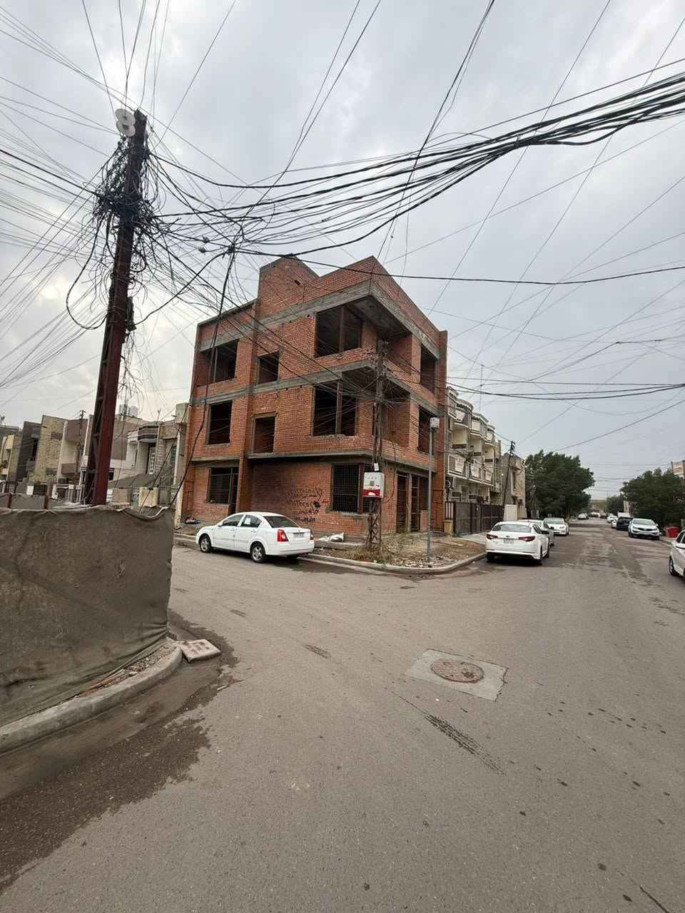 يوجد عقار في منطقه حي الجهاد الشارقه المساحه ٤٠ و٥٠ متر ركن تلث طوابق تسليم مفتاح انجاز وبناء شركه الاستفسار عله هاذه الرقم *********** ابو أركان العامري مكتب مطور العقار
