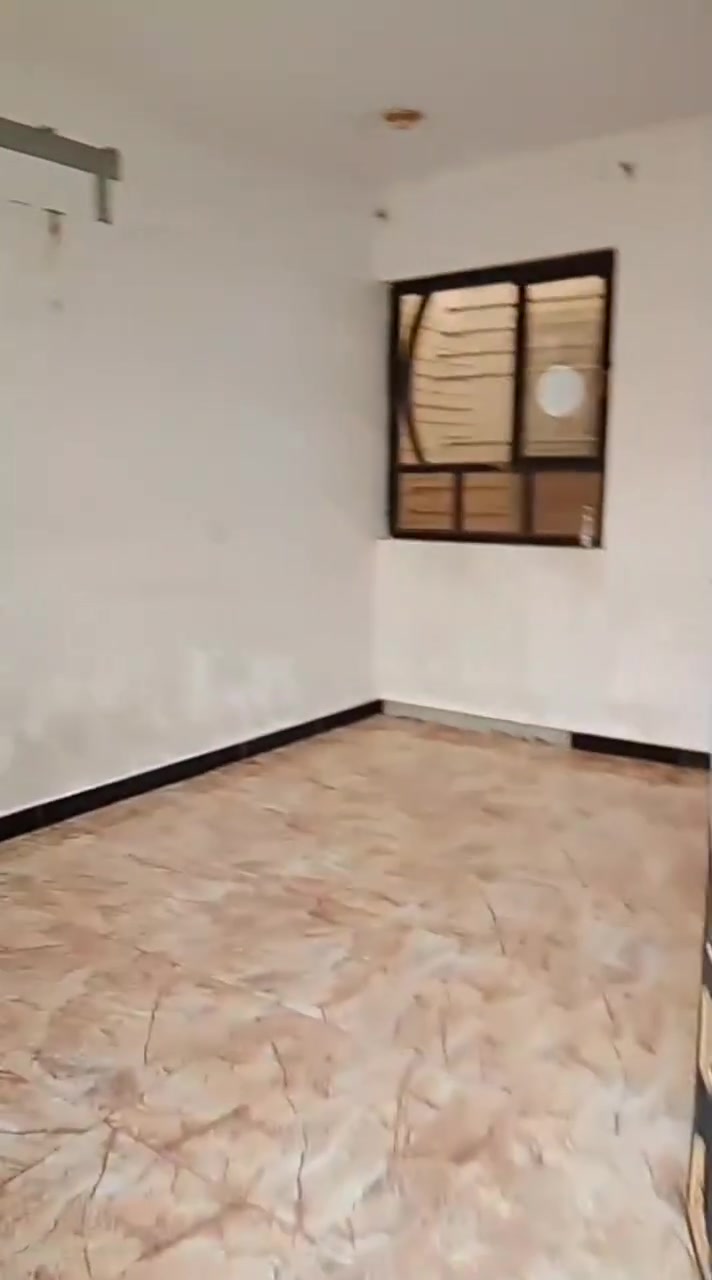 يالله سلام عليكم 
 🏡 

بيت  للايجار | طابق أول  
صالة + مطبخ + حولي كبير + خدمات + غرفة نوم  
الدورة - شارع أبو طيارة - نسائم النخيل  
 الايجار300 
*********** مكتب العامري
