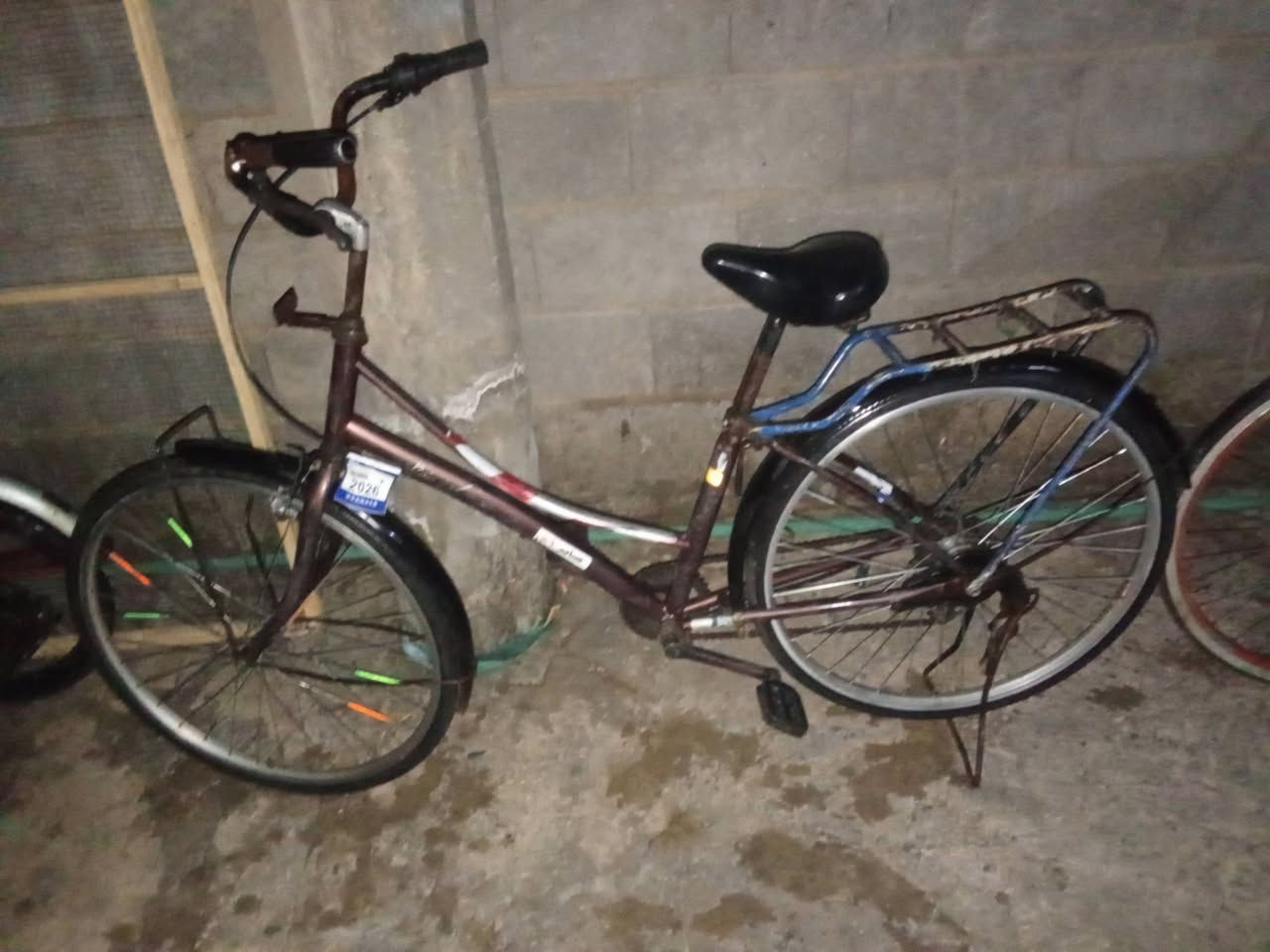 البايسكل الاحمر ابو ثلاث تايرات سعره 100 والاخير واحد سعره 25 والبنوس سعره ب 35 وبيج ثلاثه بايسكلات بها مجال والواجهيه هاي اللي قبالكم سعرها ب 25 الطول مالتها متر ونص والعرض مالتها متر ونص متره هذا رقم اللي يحب يتواصل وياي خليه يتواصل وياي ***********
