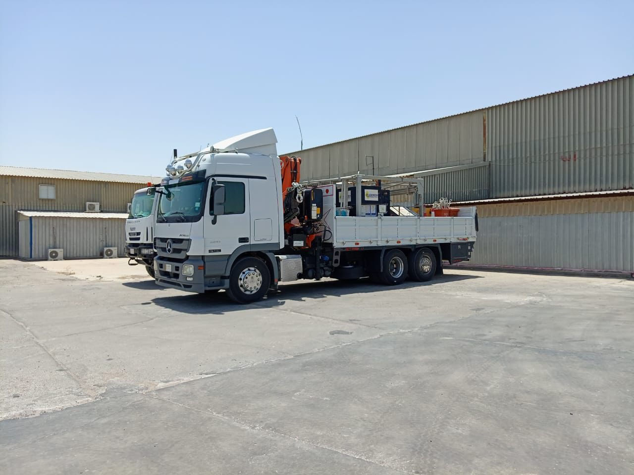 سلام عليكم هياب 2012سياره فول مواصفاته كرين بي ام 16طن طول بدي m6ونص سياره مفحوصه جميع مواقع وشركات ‭٠٧٨١ ٤٤٣ ٩٨٨٠‬
