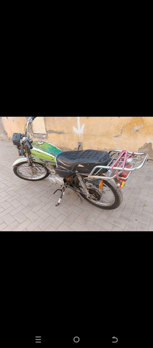 السلام عليكم دراجه للبيع ارشا اربعه كير 
دراجه كلك مكفوله من السرقه 
شلعه ومكينه ناعمه خير من الله 
السعر 250 وبيهه مجال للطيبين 
للاستفسار اتصل على الرقم ‏‪***********‬‏
