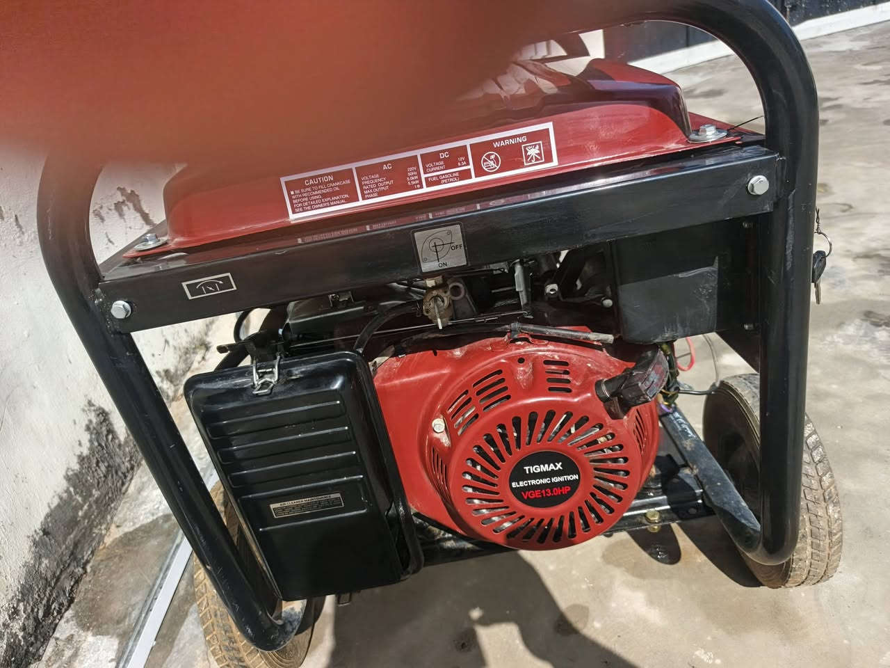 السلام عليكم اقره المنشور واتصل ودلل
مولد كهرباء للبيع ⚡️
مولد نوع TIGMAX موديل TH15000EXWH
قدرة المولد: 5.5 كيلو واط
يعمل على البنزين
يحتوي على بطارية تشغيل + سلف (تشغيل مفتاح)
بي AVR لتثبيت الفولت
خروج 220 فولت + 12 فولت يعني ٢٥ انمير يعطي  اقتصادي بل بانزين الساعه اقل التر 
حالة المولد: نظيف ويشتغل بدون مشاكل مشتغل ساعات الله شاهد جديد
مناسب للبيت أو المزرعة أو المحلات.
سعر مناسب ٦٠٠ وبي مجال قليل 
الموقع: ديالى شهربان
للاستفسار على  ***********
