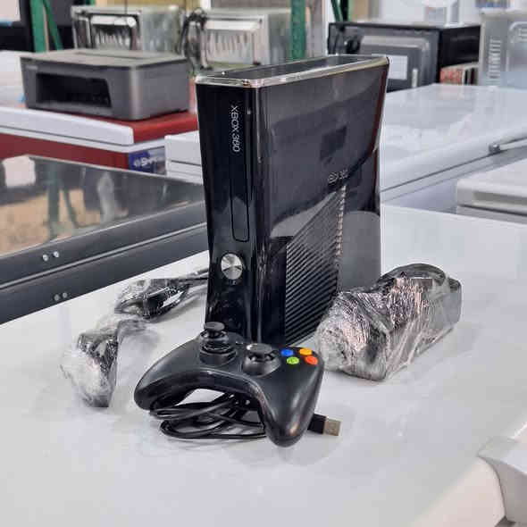 اكس بوكس 360
جوستك 1 واير
جهاز متروس العاب 
كامل ملحقات 
سعره 100 الف 
يوجد توصيل 6 لكل المحافظات
رقم واتساب ***********
انستا ps4.3.2
تيك توك ps4.3.2
