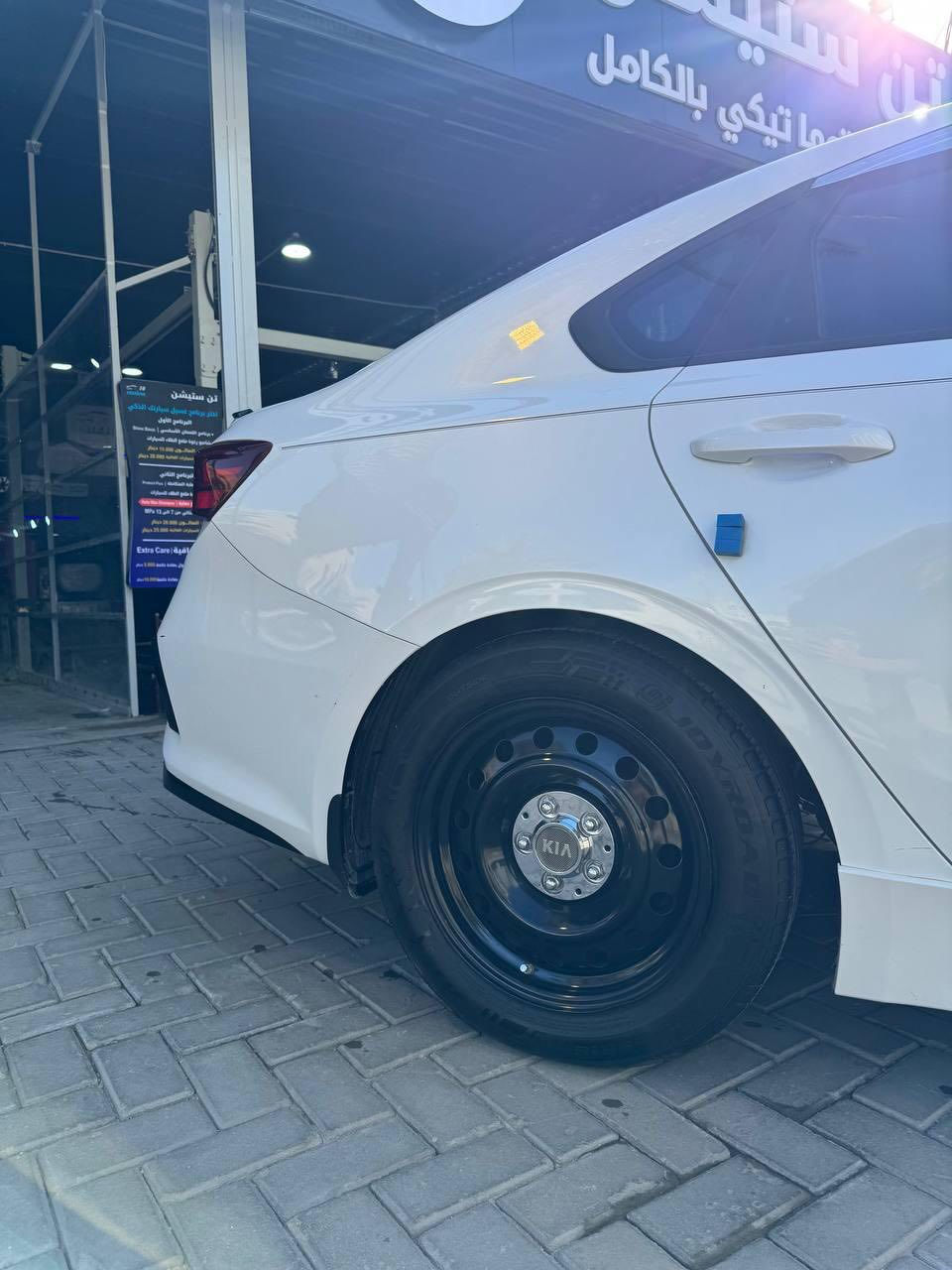 السلام عليكم
كيا فورتي موديل ٢١ فئة GT
فول مواصفات لون ابيض 
رقم بغداد الدولي باأسمي
فتحه كشنات جلد
رادار جانبي
بصمه تشغيل وابواب
تحكم ستيرن
مانع انزلاق
مانع تصادم
تدفئه وتبريد كشنات
ترحيب عند الاقتراب 
صندوق ذكي
٣ وضعيات قياده
لايت زنون
كامره خلفيه 
تحديد مسار
السياره لاحادث ولا صبغ فقط بارد قليل بل باب
محرك ١٦٠٠ توربو يعني صاروخ گير رياضي دبل كلچ
ماشيه ٦٨٠٠٠ ميل 
للاستفسار *********** متواجد واتس اب 
السعر ١٥٥ وبيها مجال للشراي السياره جاهزه مابيها نقص مكان بغداد السيديه
