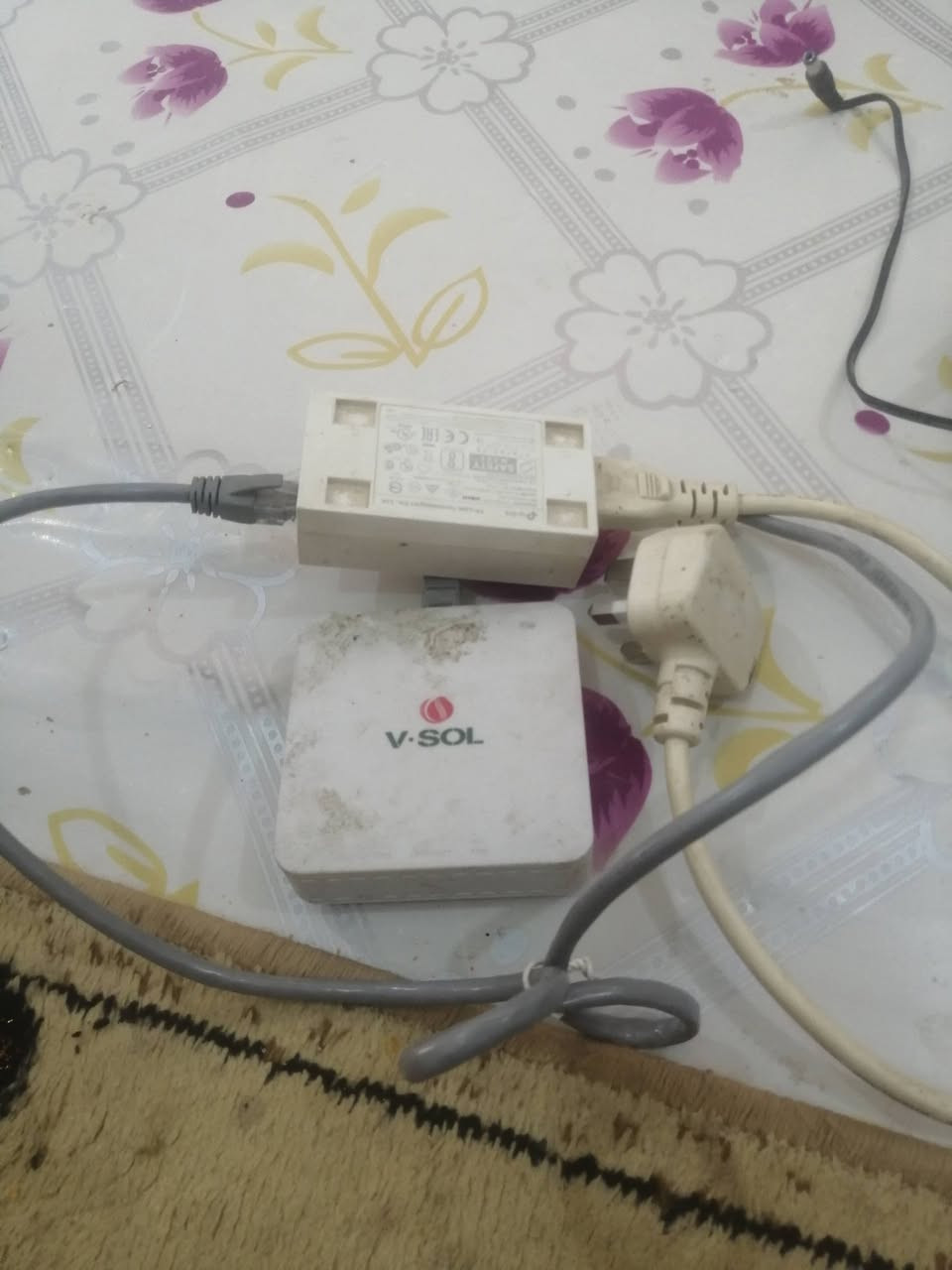 تحويله ضوئي مع نانو m5 وراوتر الموجودات بالصوره للبيع شرط الشغل سعرهن ٤٠ الف مكان سماوه ***********
