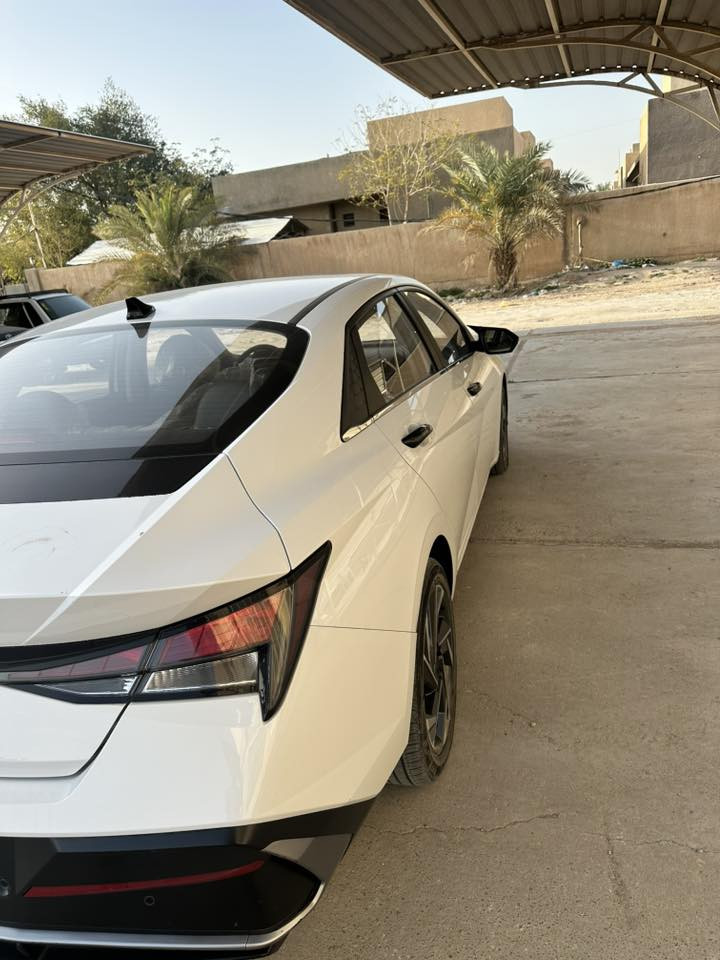 السلام عليكم
النترا 2024 تجميع الصين 
ماشية 16500 السيارة على وضع الشركة بعدها زيرو 
فول مواصفات بصمة فتحة كشنات جلد رادارات كاميرا وشاشة اصلية اشاير مري وباقي المواصفات المعروفة عليها اضافات كفرات مري باتمان وكفرات يدات مكفولة كفالة عامة 
السعر 150 وبيها مجال ان شاء الله عنواني نجف 
الاستفسار الاتصال ‭0781 062 2697‬
او ***********
